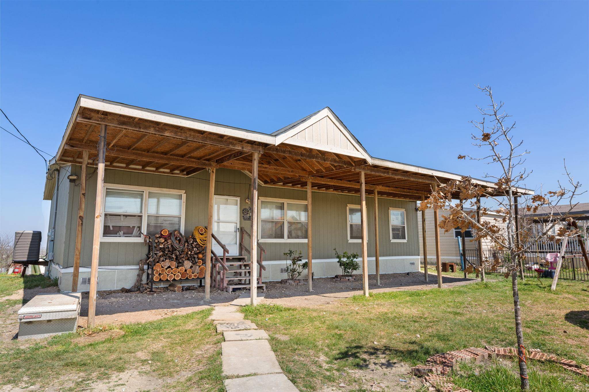 837 Railyard DR, Kyle, TX 78640