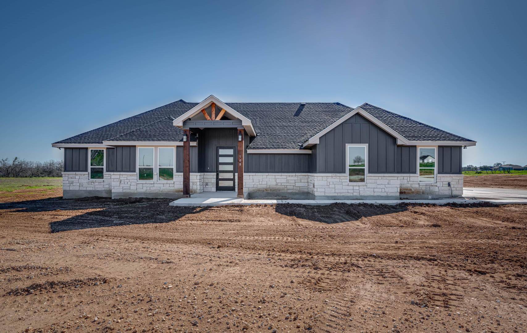 108 Hidden CV, Floresville, TX 78114