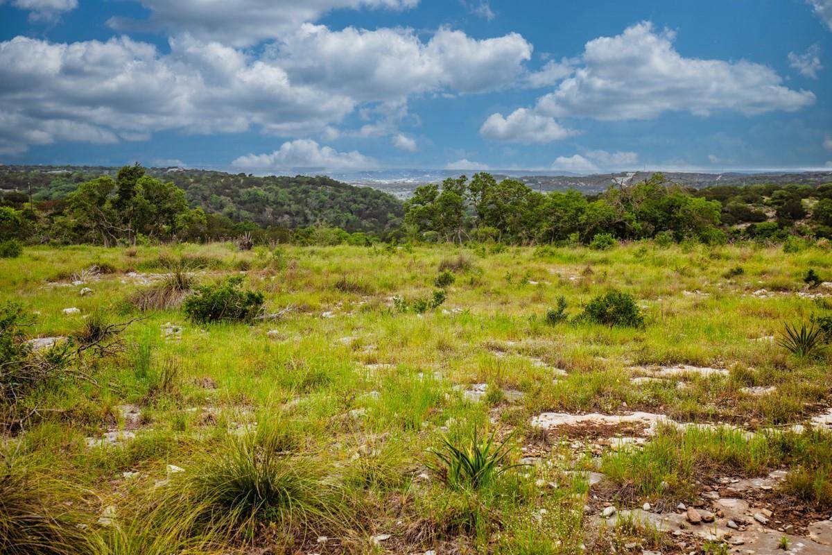 370 Twin Springs N RD, Kerrville, TX 78028