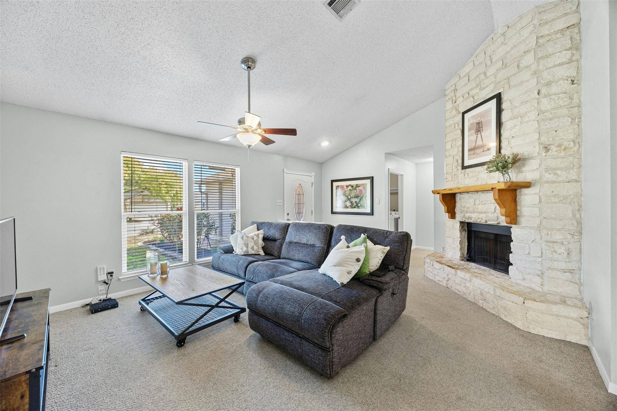 1902 Bluebonnet DR, Round Rock, TX 78664