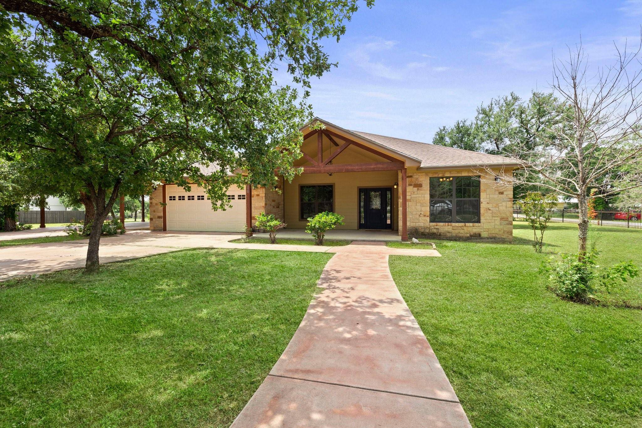 1404 Kings Valley DR, Granite Shoals, TX 78654