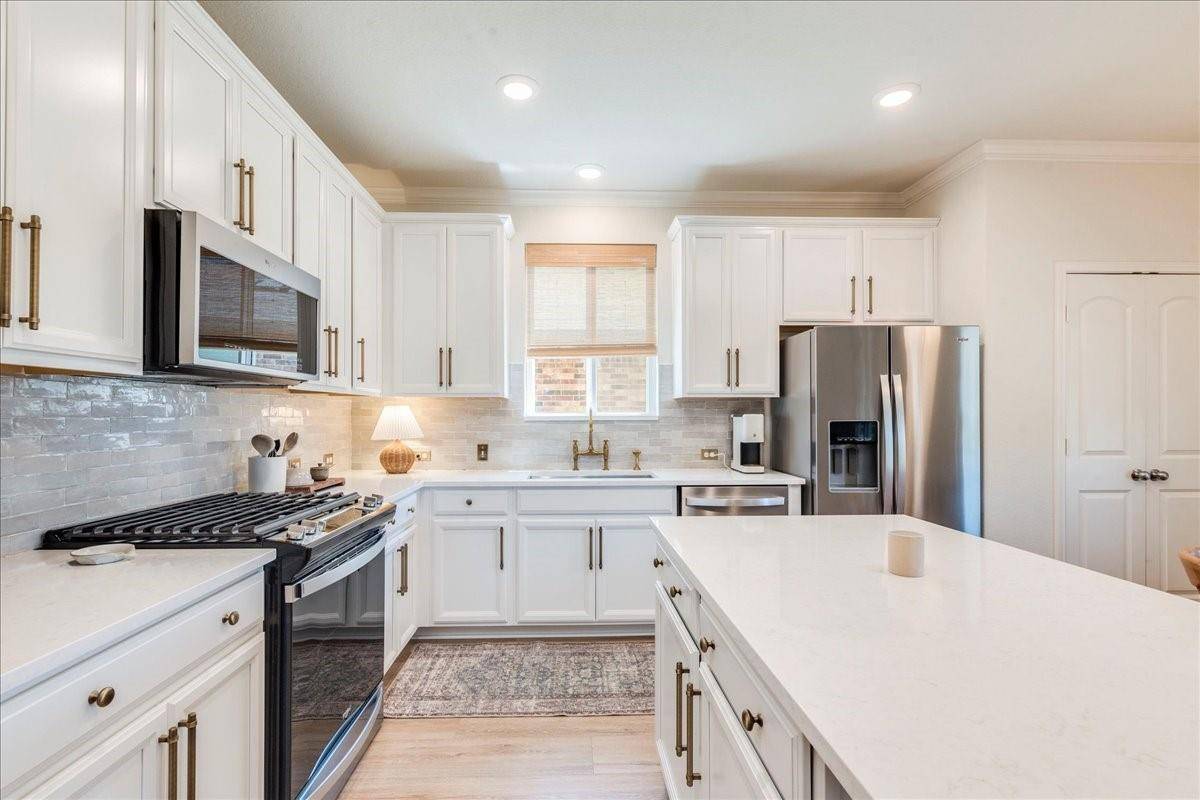 250 Grace Lilly DR, Buda, TX 78610