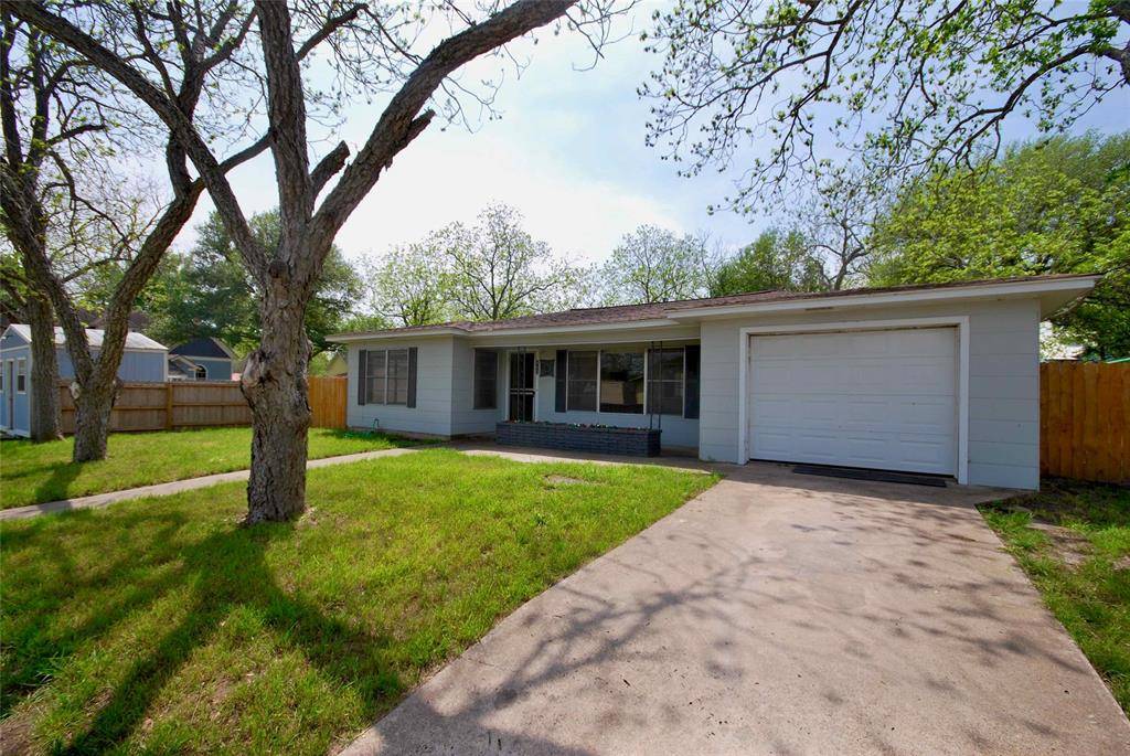 403 N Main ST, Moulton, TX 77975