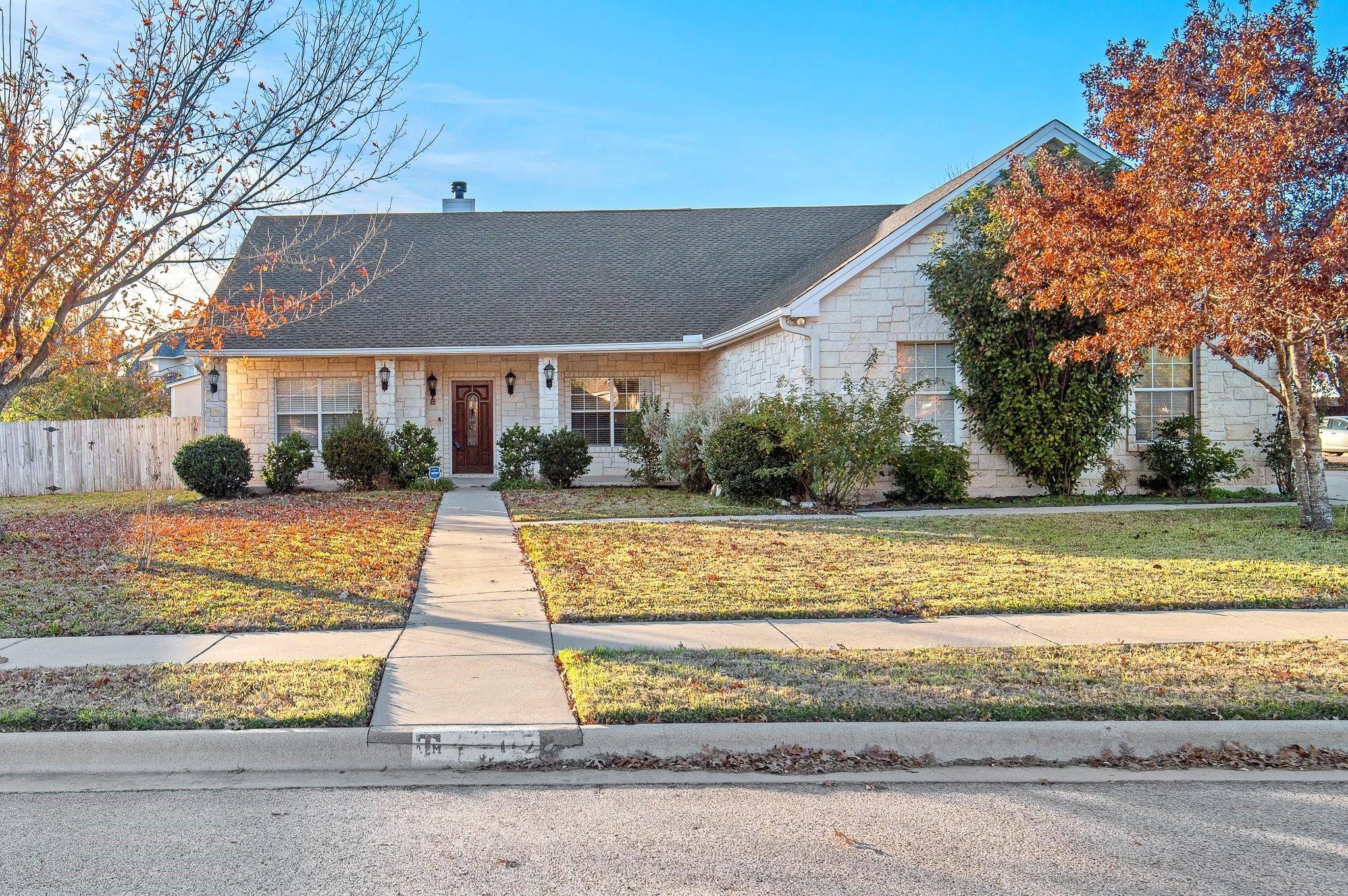 4407 Pinehurst DR, Taylor, TX 76574