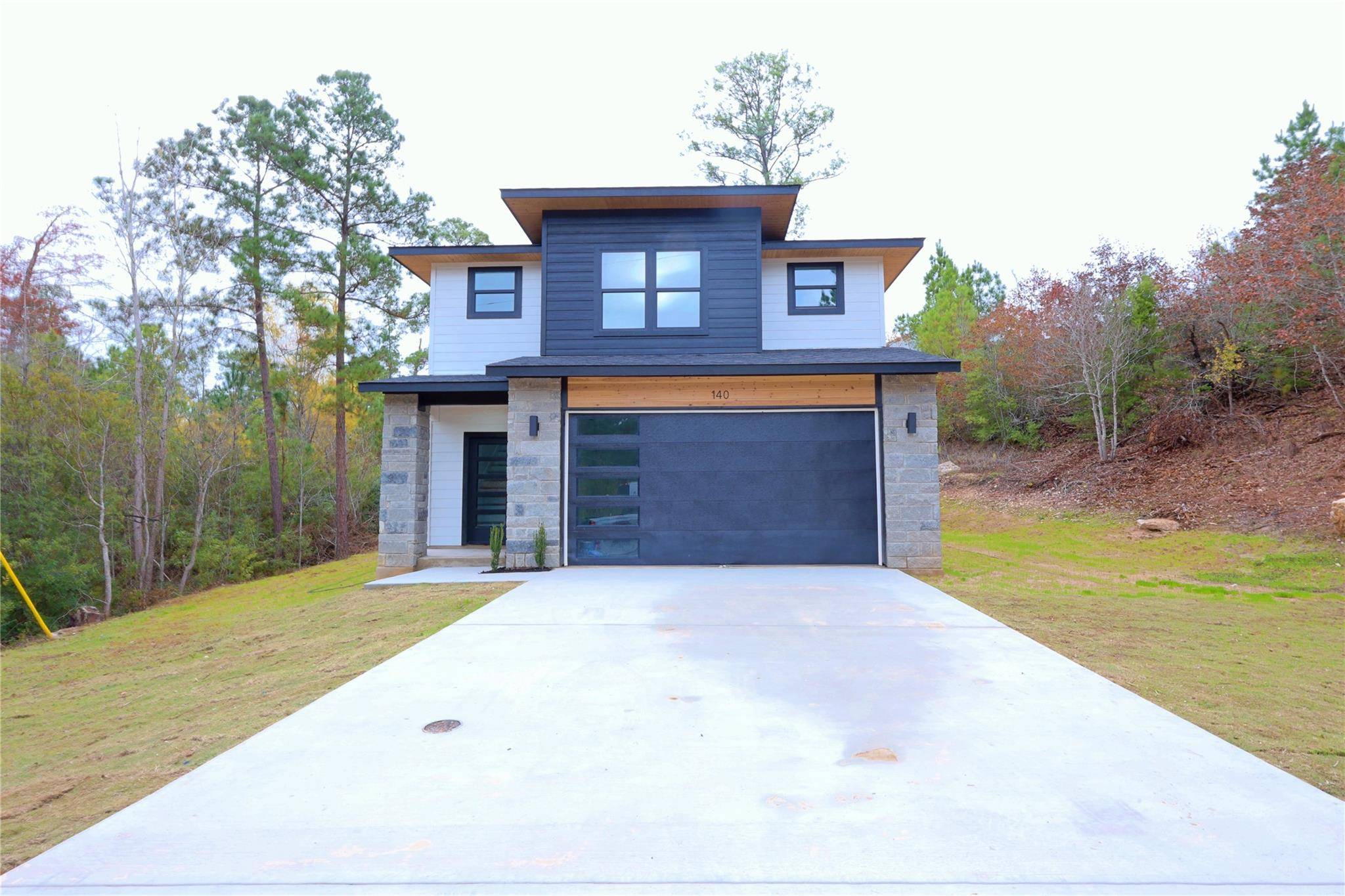 140 Pahalawe LN, Bastrop, TX 78602