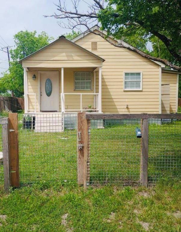 306 Booth ST, Taylor, TX 76574