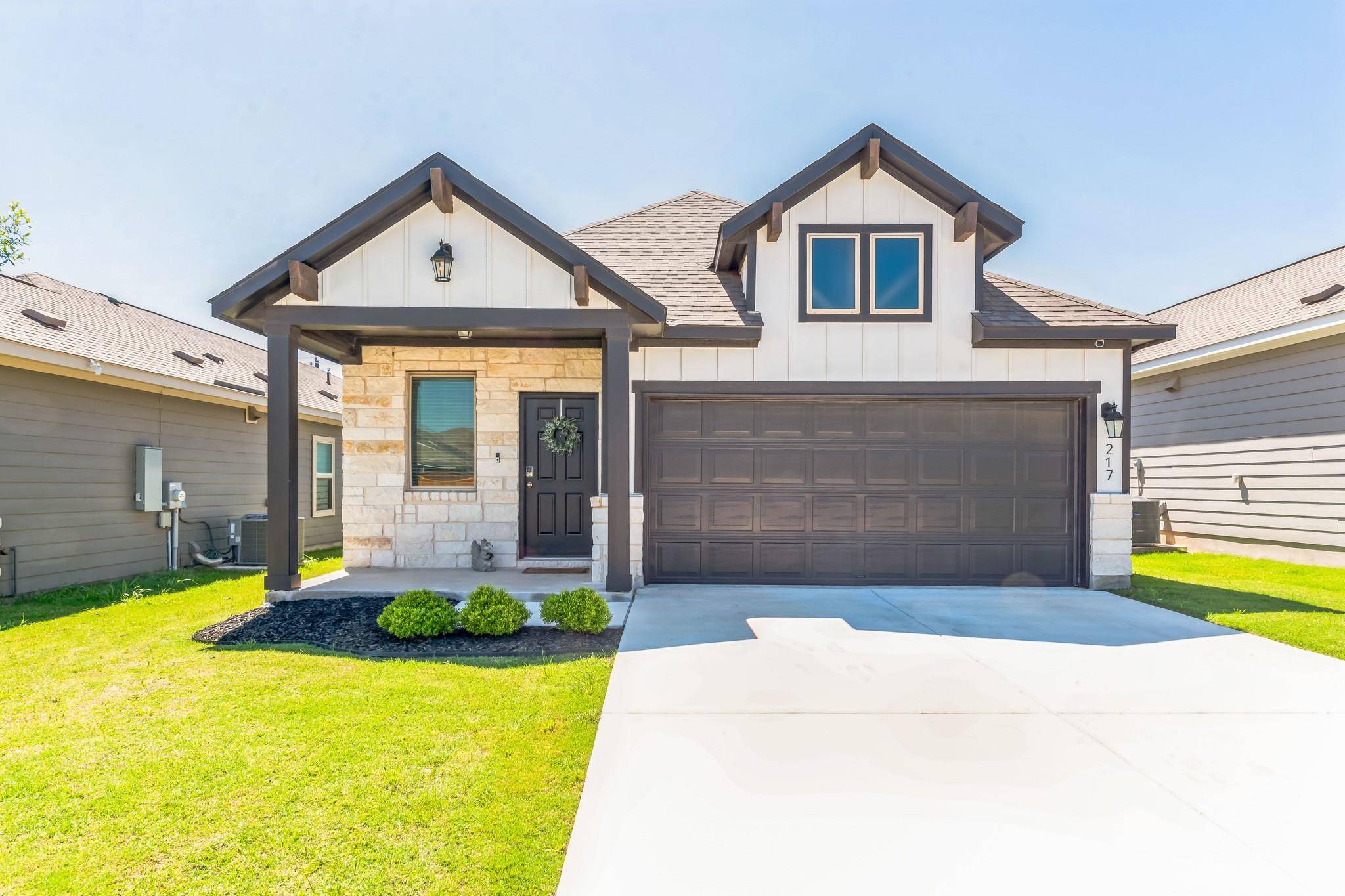 217 Unforgiven LN, Jarrell, TX 76537