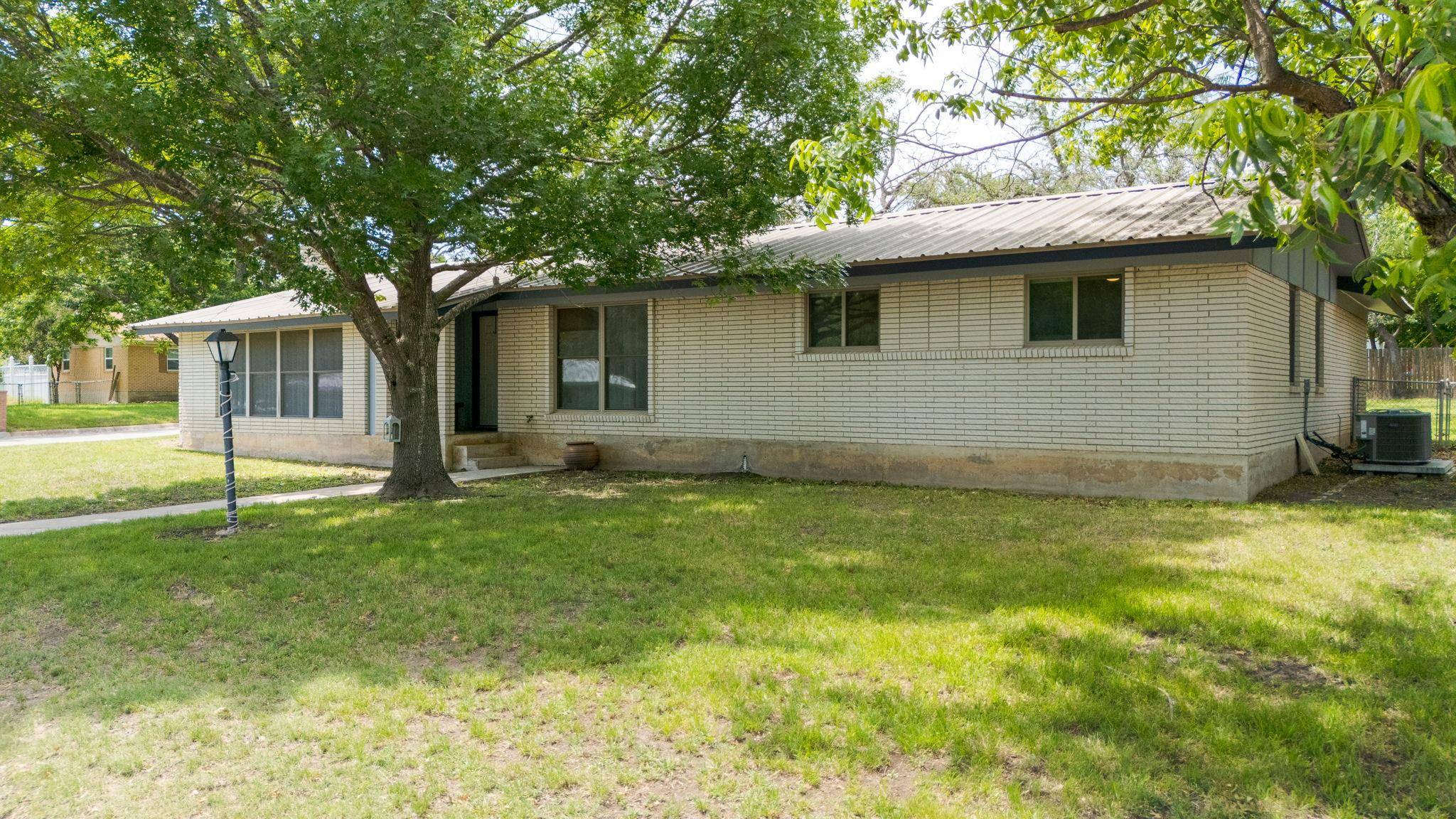11 Lively Lane LN, Lampasas, TX 76550