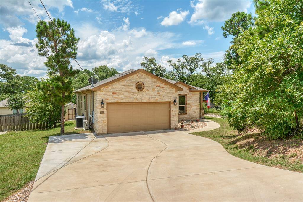 219 Makaha DR, Bastrop, TX 78602