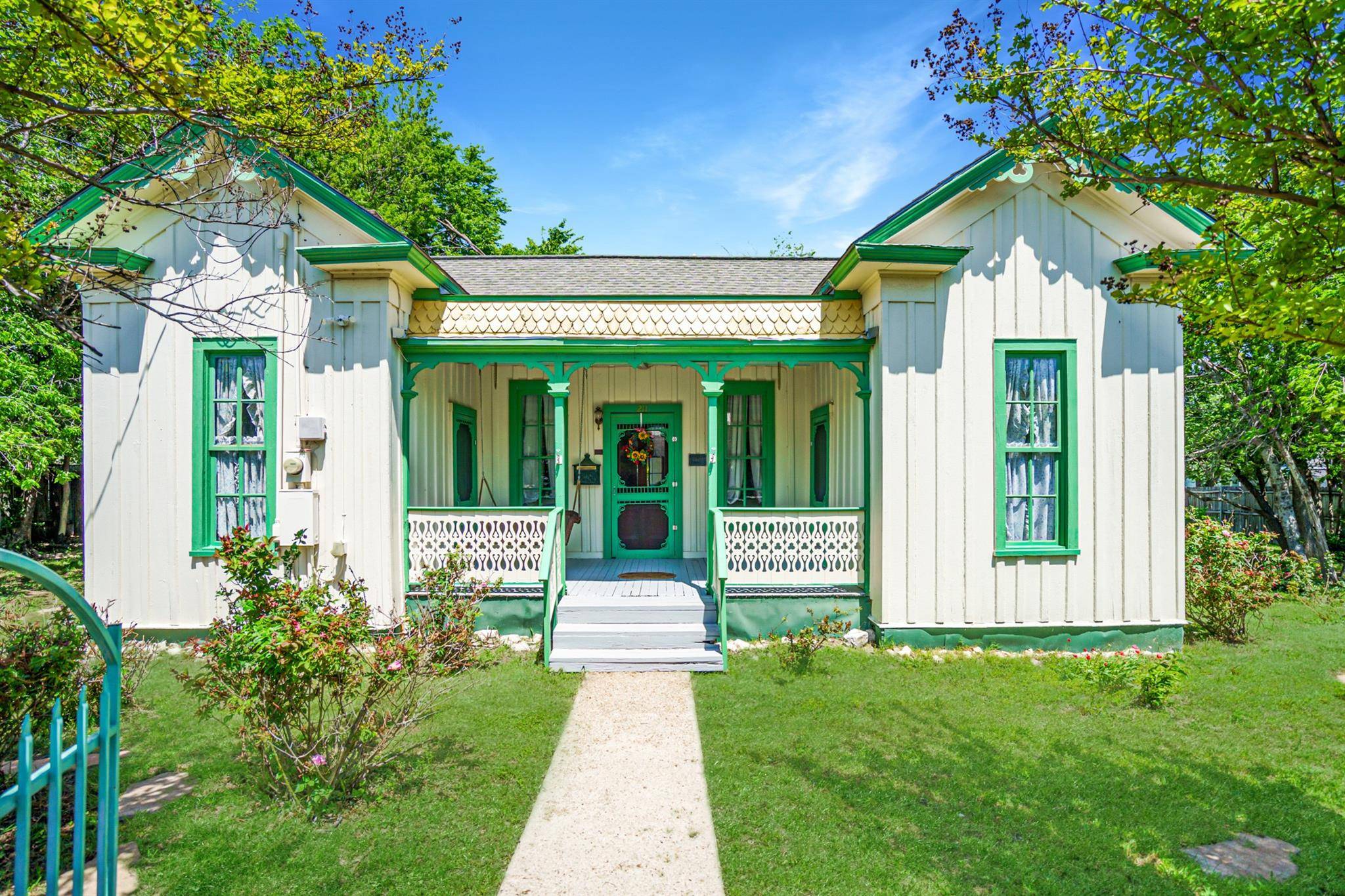 211 E 5th ST, Georgetown, TX 78626
