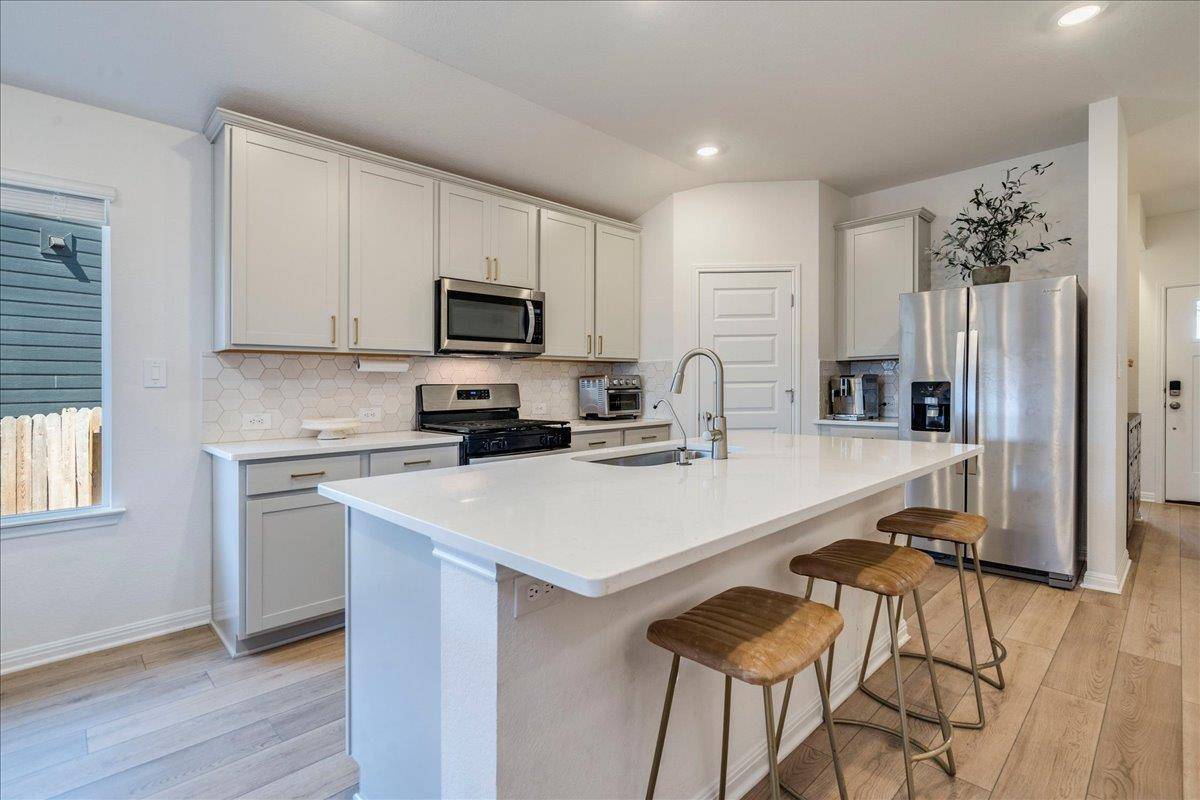 457 El Capitan LOOP, Dripping Springs, TX 78620