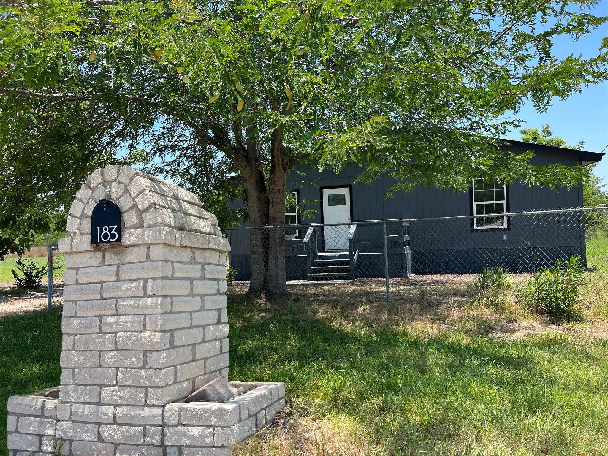 183 Shelley LN, San Marcos, TX 78666