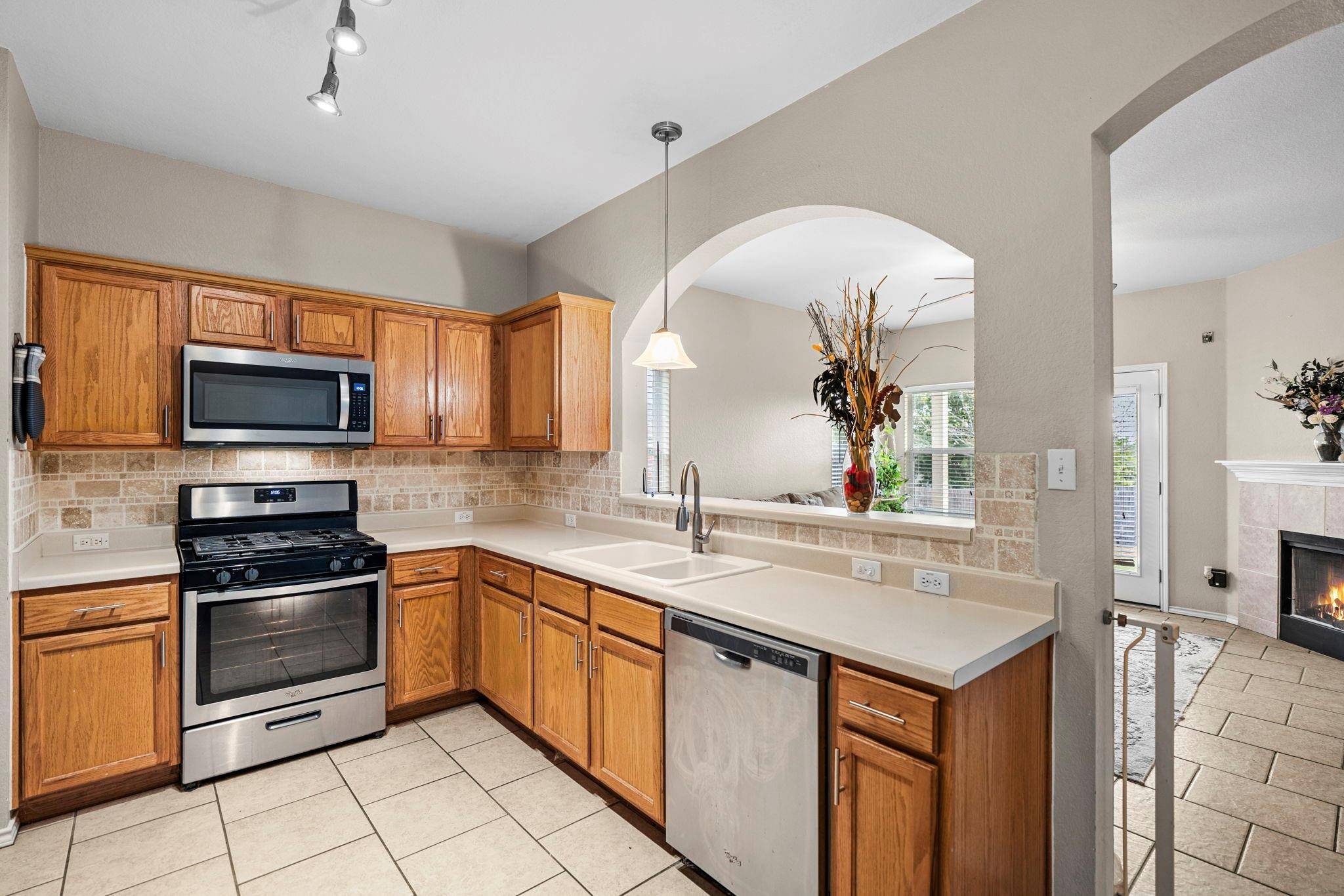 156 N Maplewood, Kyle, TX 78640