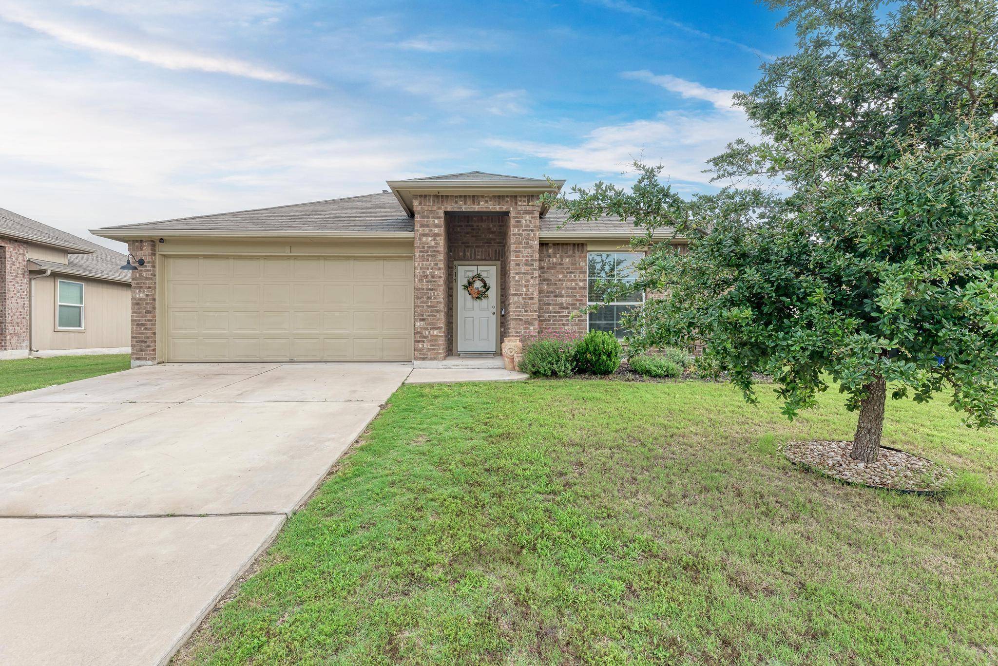 317 Foxglove DR, Hutto, TX 78634