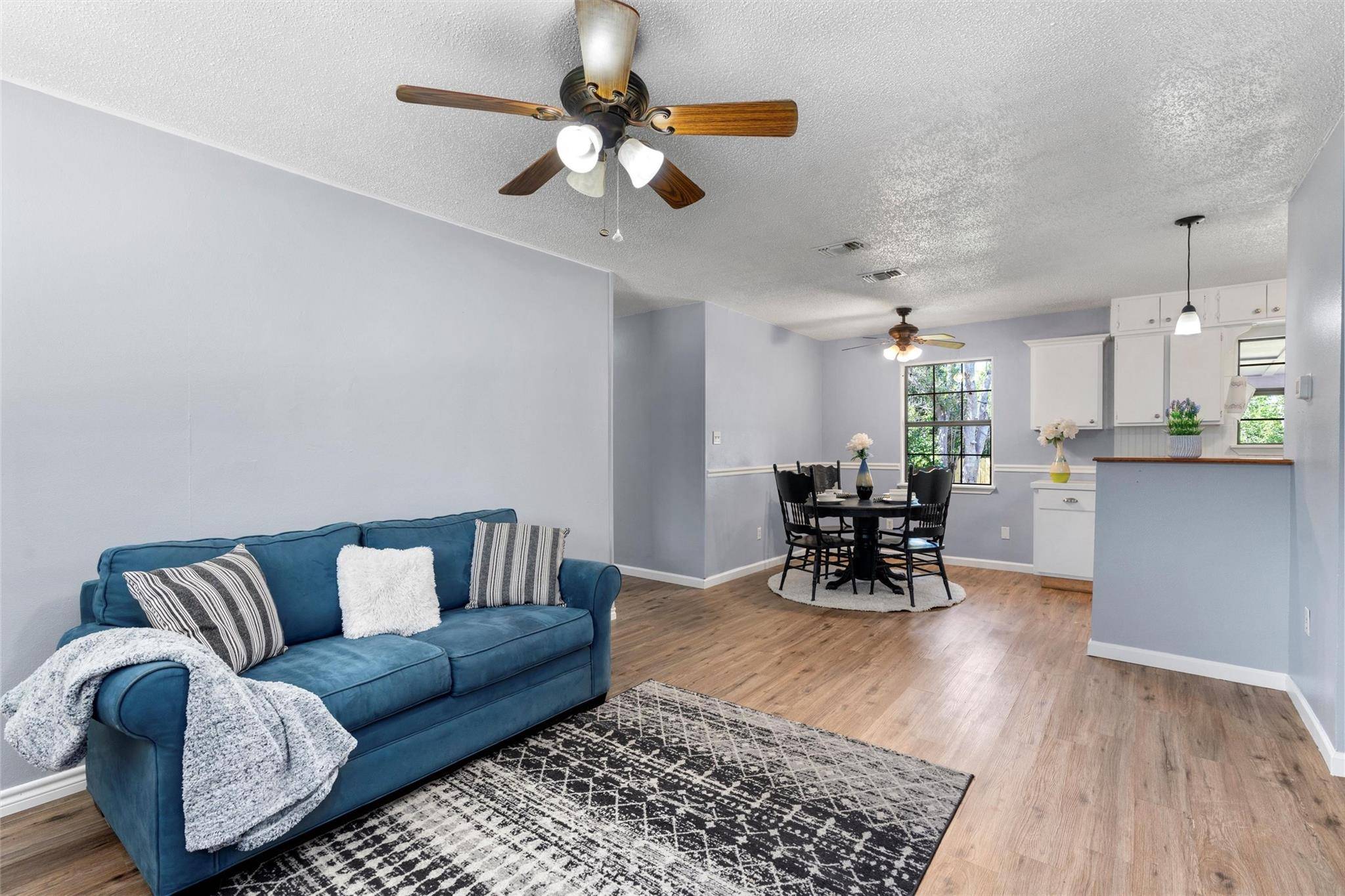 701 Mockingbird LN, Taylor, TX 76574