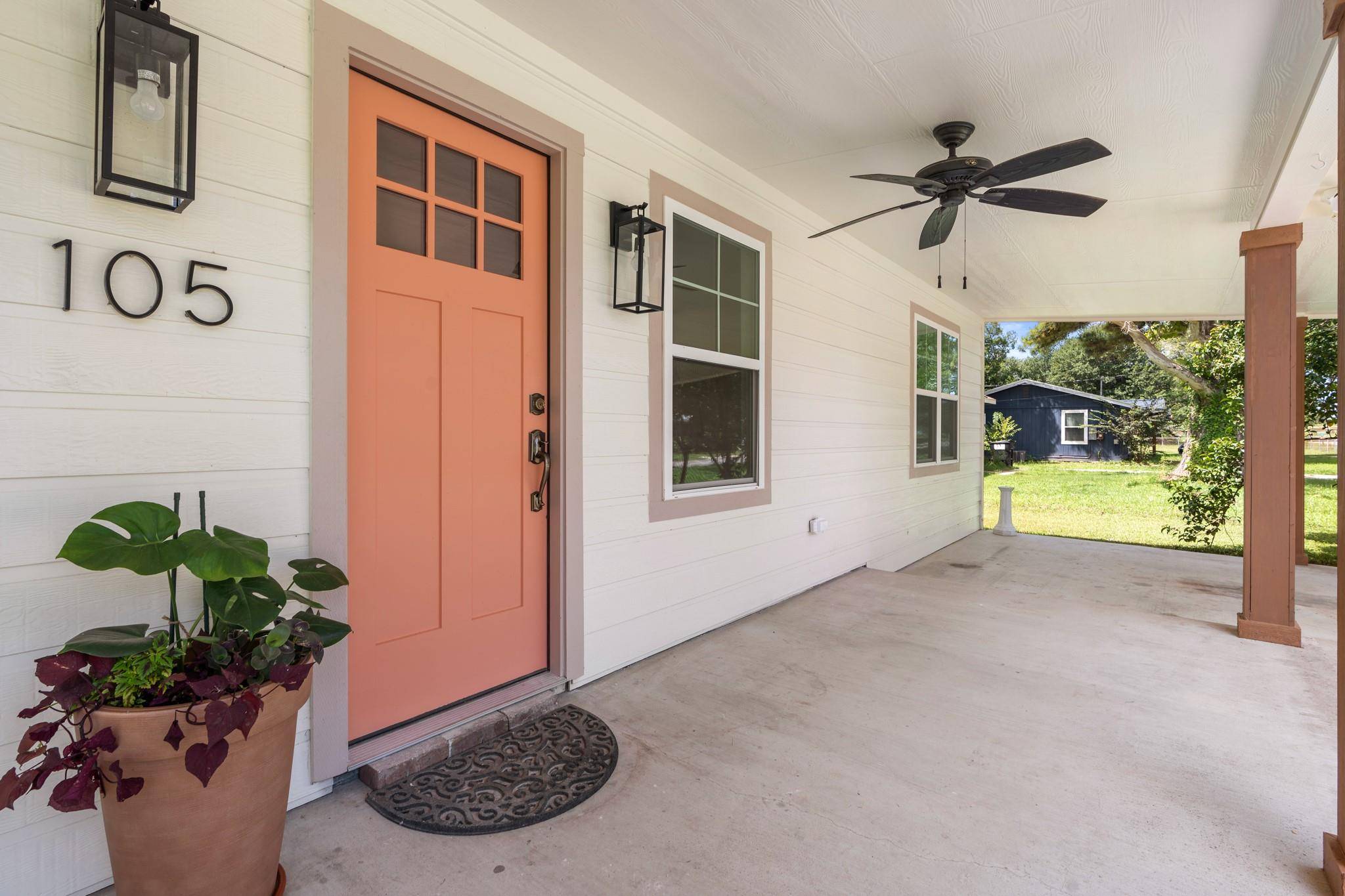 105 Hilliard Ave, Lexington, TX 78947