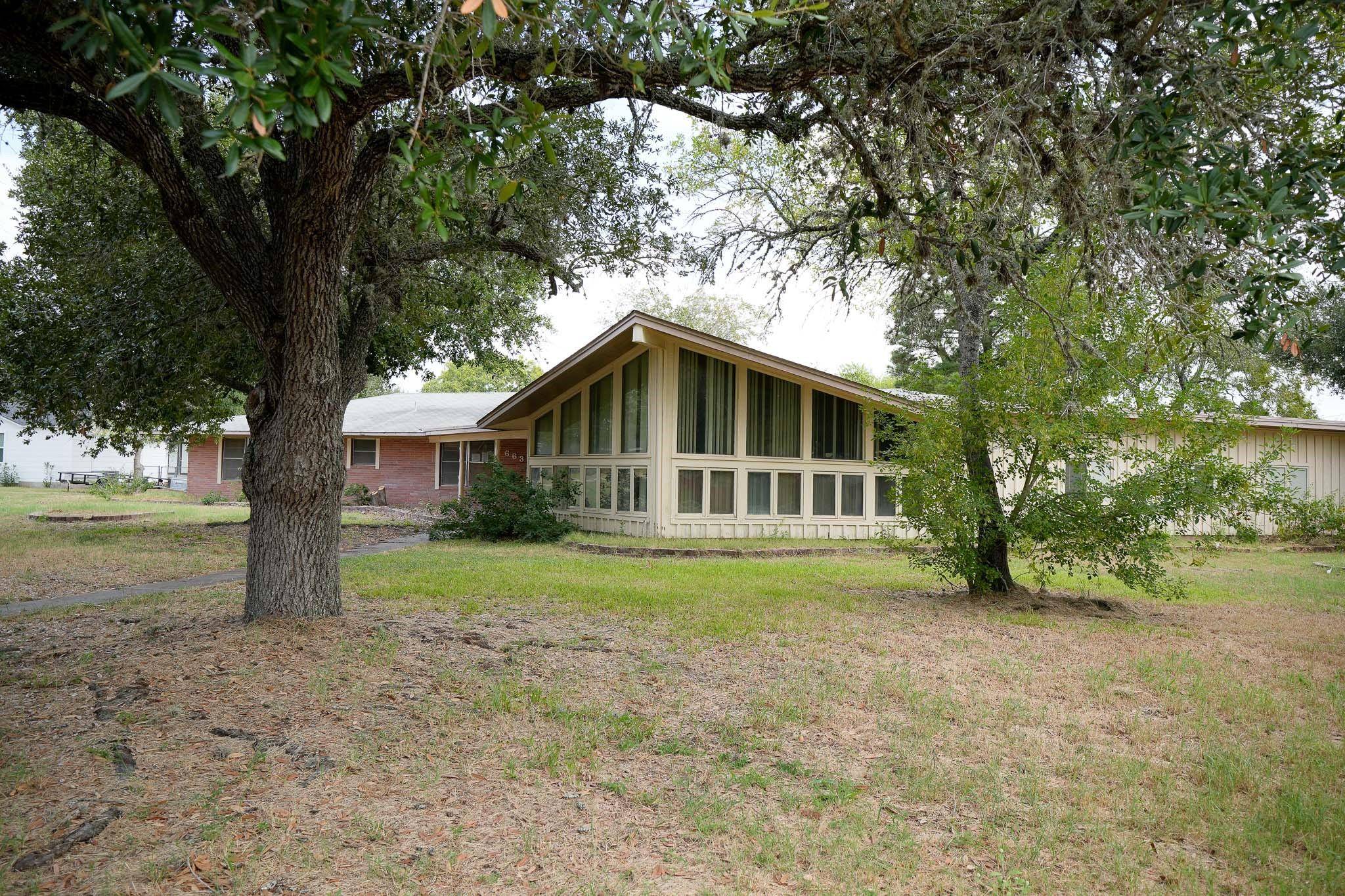 663 Schneider ST, Giddings, TX 78942