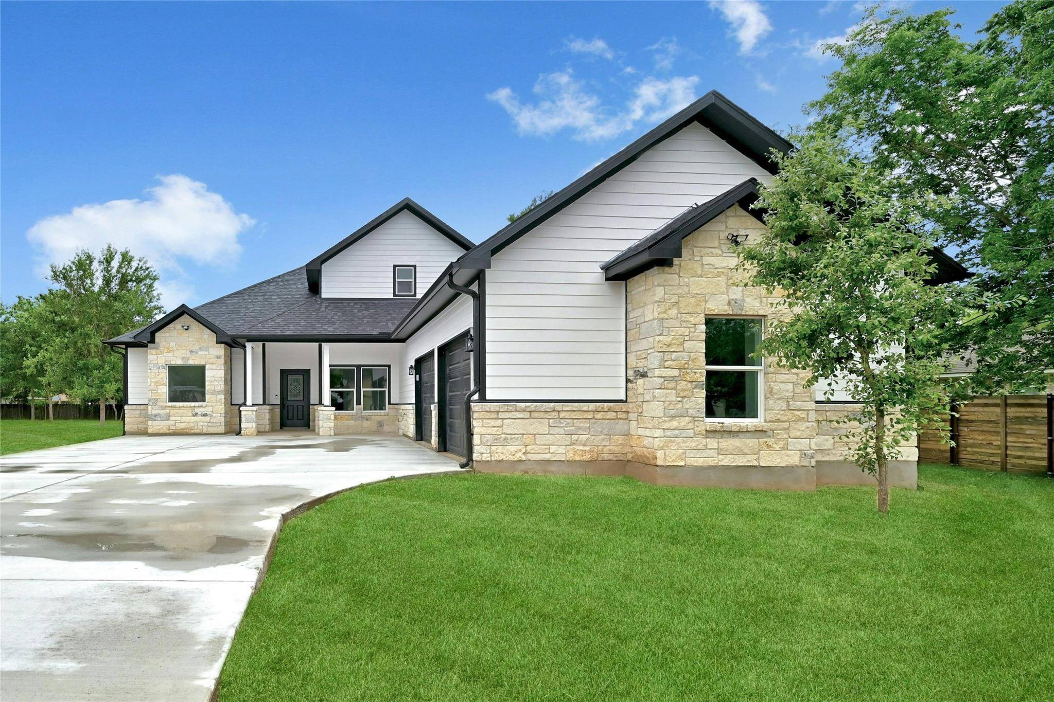 115 Kaeleku LN, Bastrop, TX 78602