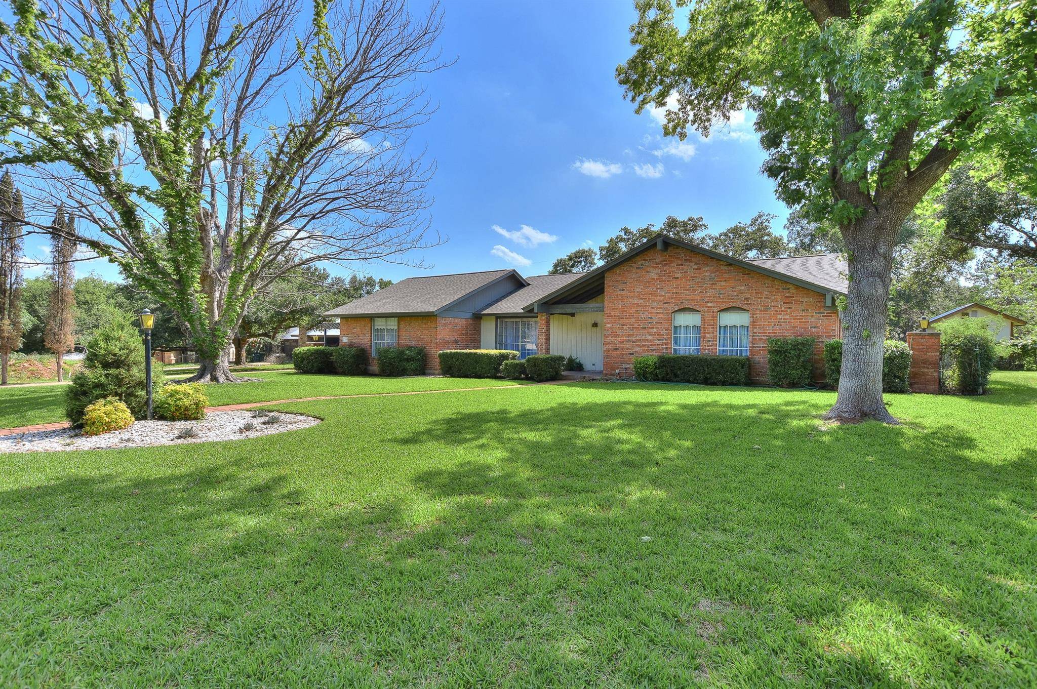 101 Candlelight CIR, Georgetown, TX 78628