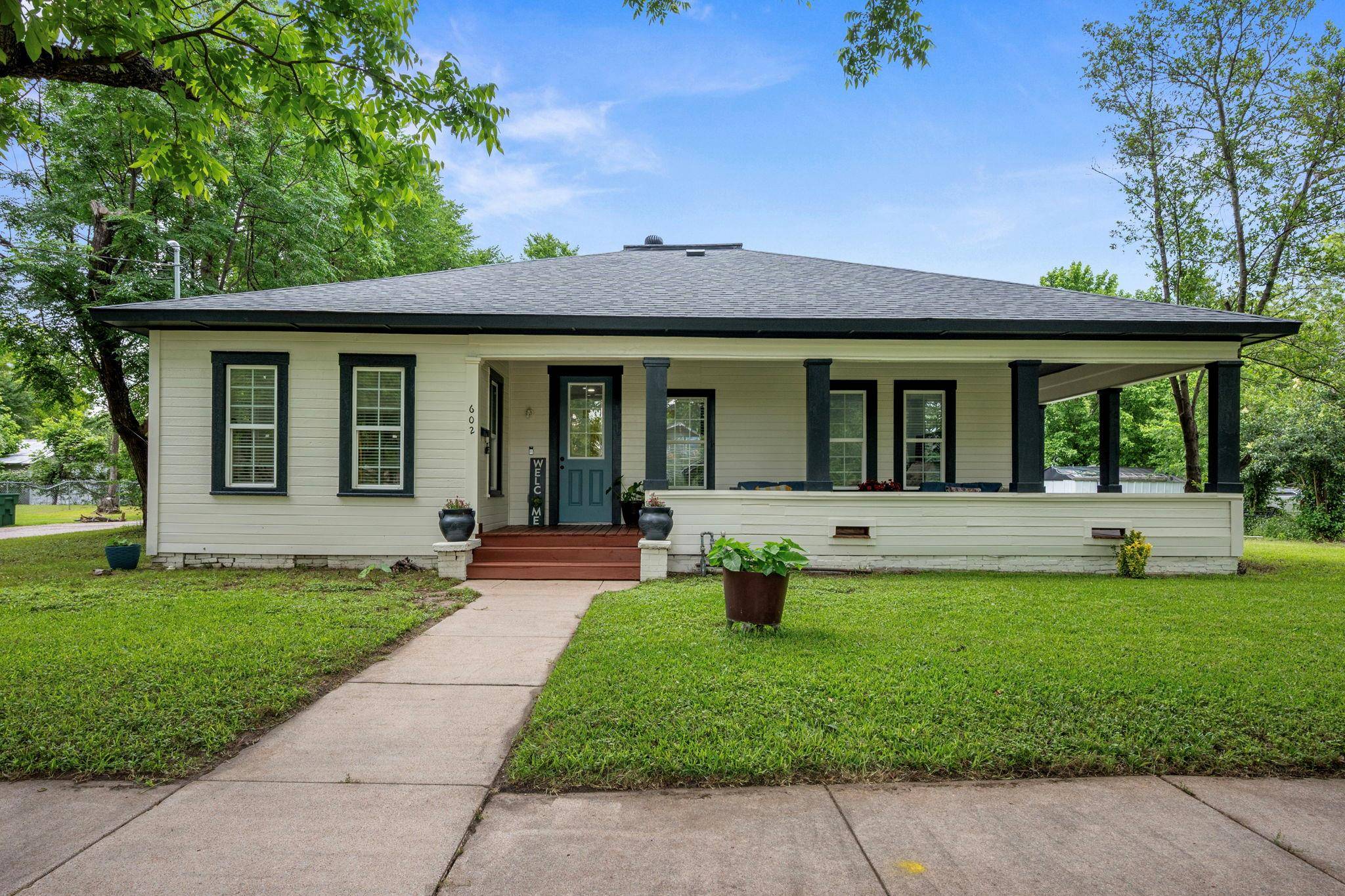 602 E 6th ST, Cameron, TX 76520