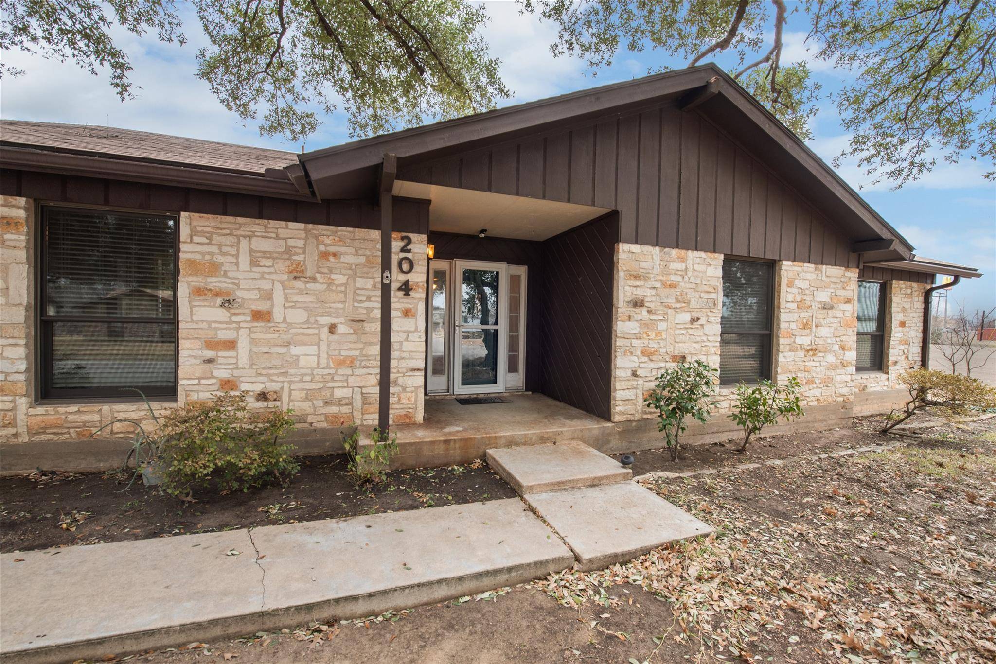 204 Drake LN, Taylor, TX 76574