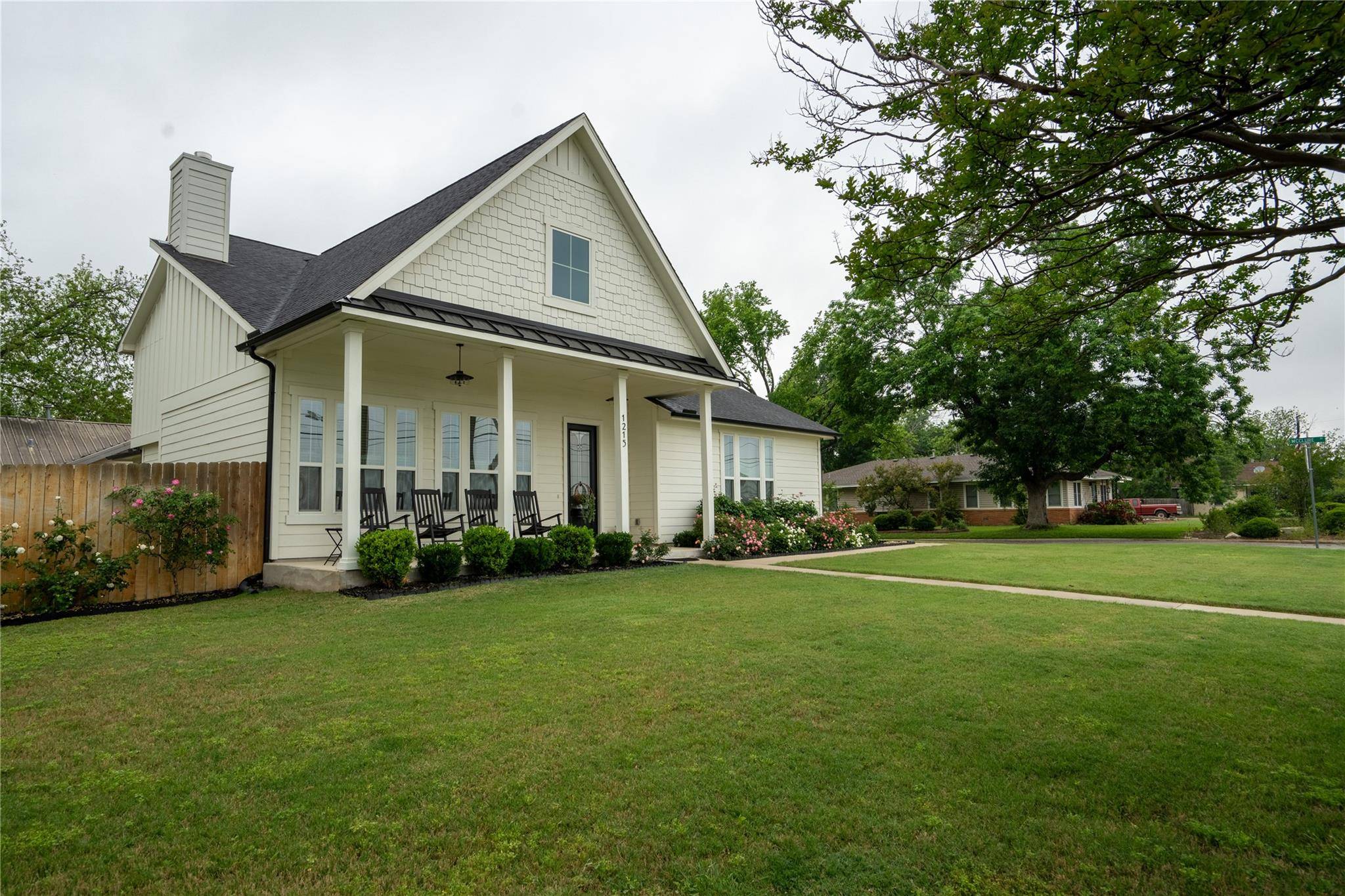 1215 Davis ST, Taylor, TX 76574