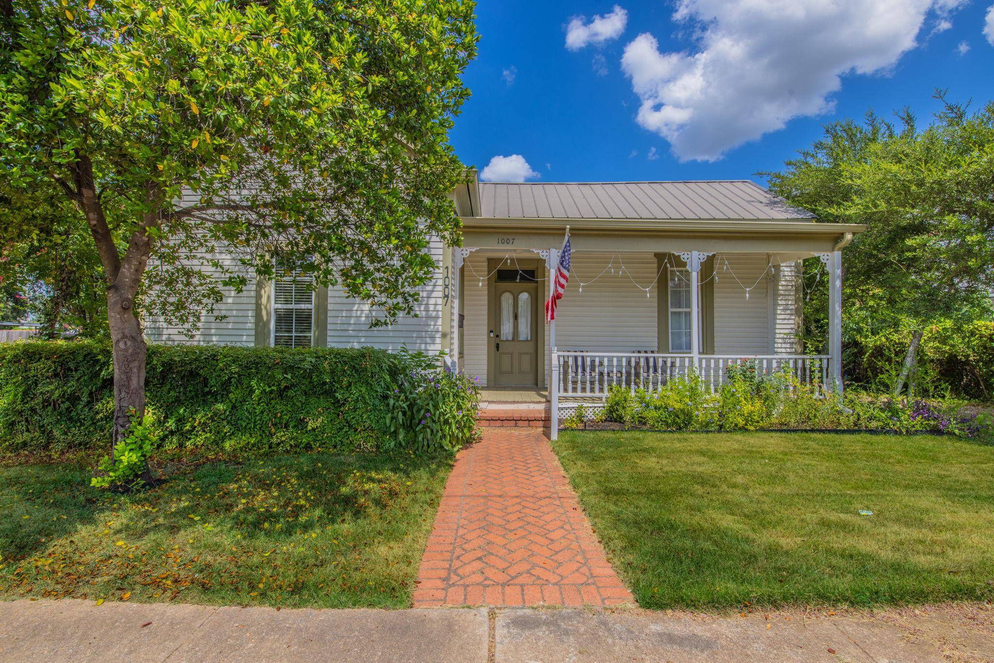 1007 Hill ST, Bastrop, TX 78602