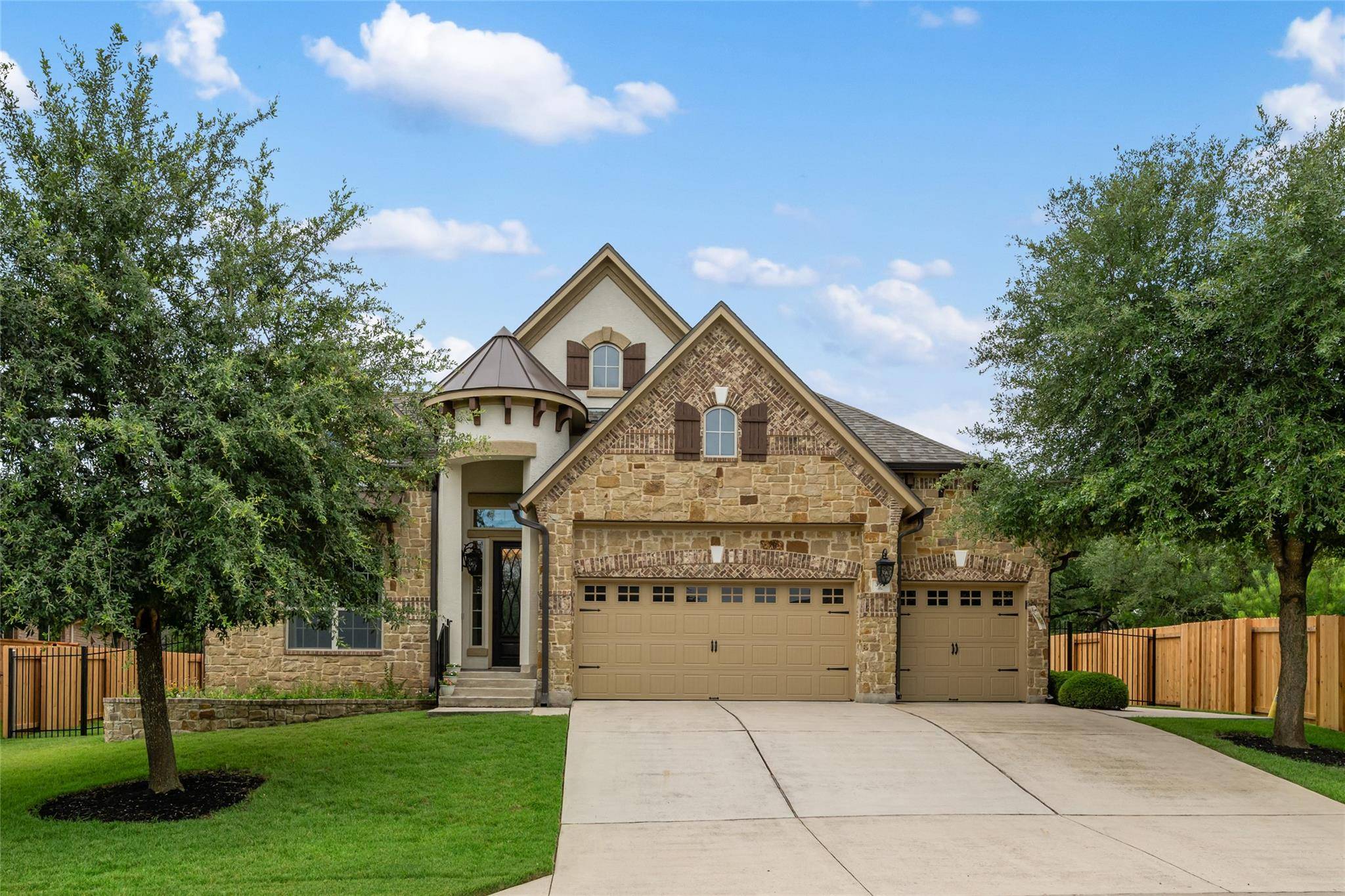 399 Whispering Wind WAY, Austin, TX 78737