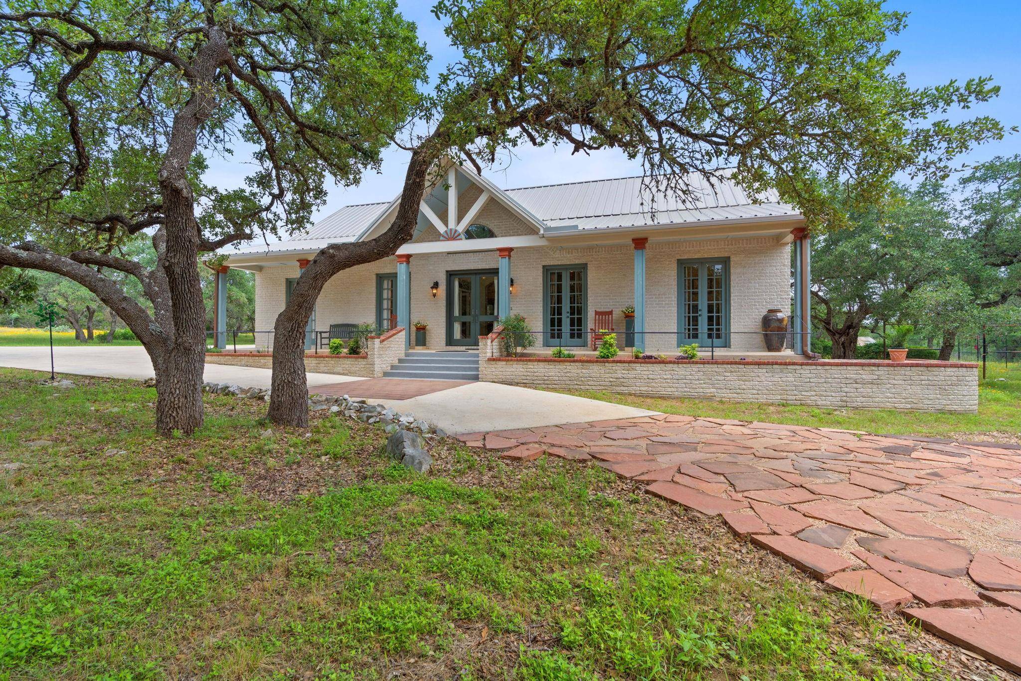 8212 Stone Mountain TRL, San Marcos, TX 78666