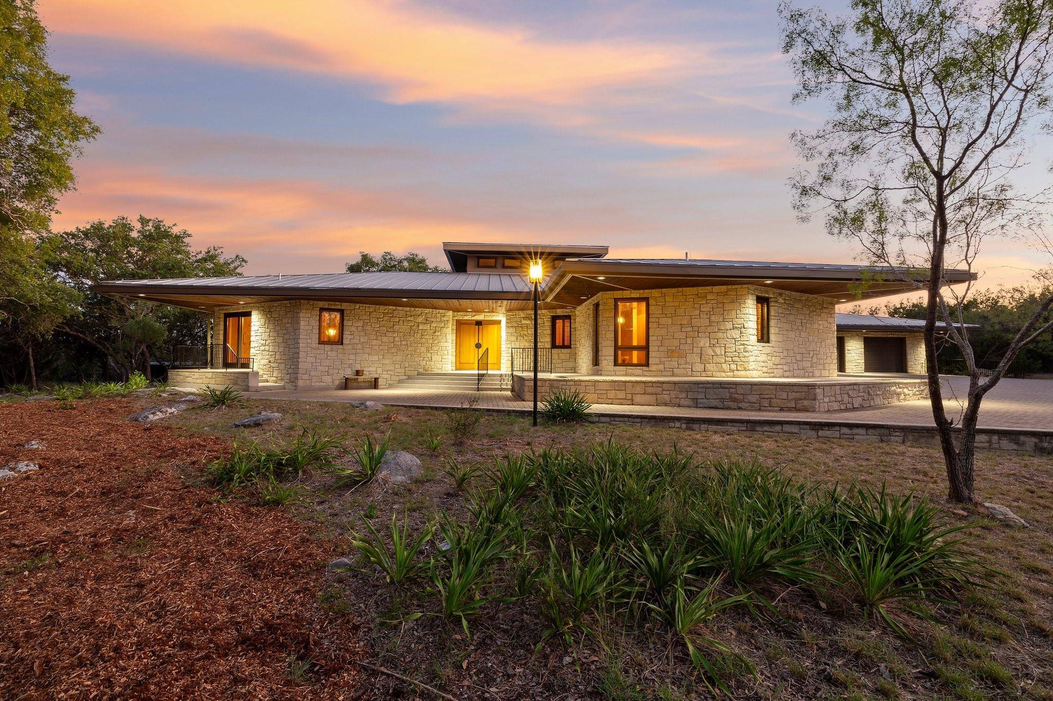 622 Vista View TRL, Spicewood, TX 78669