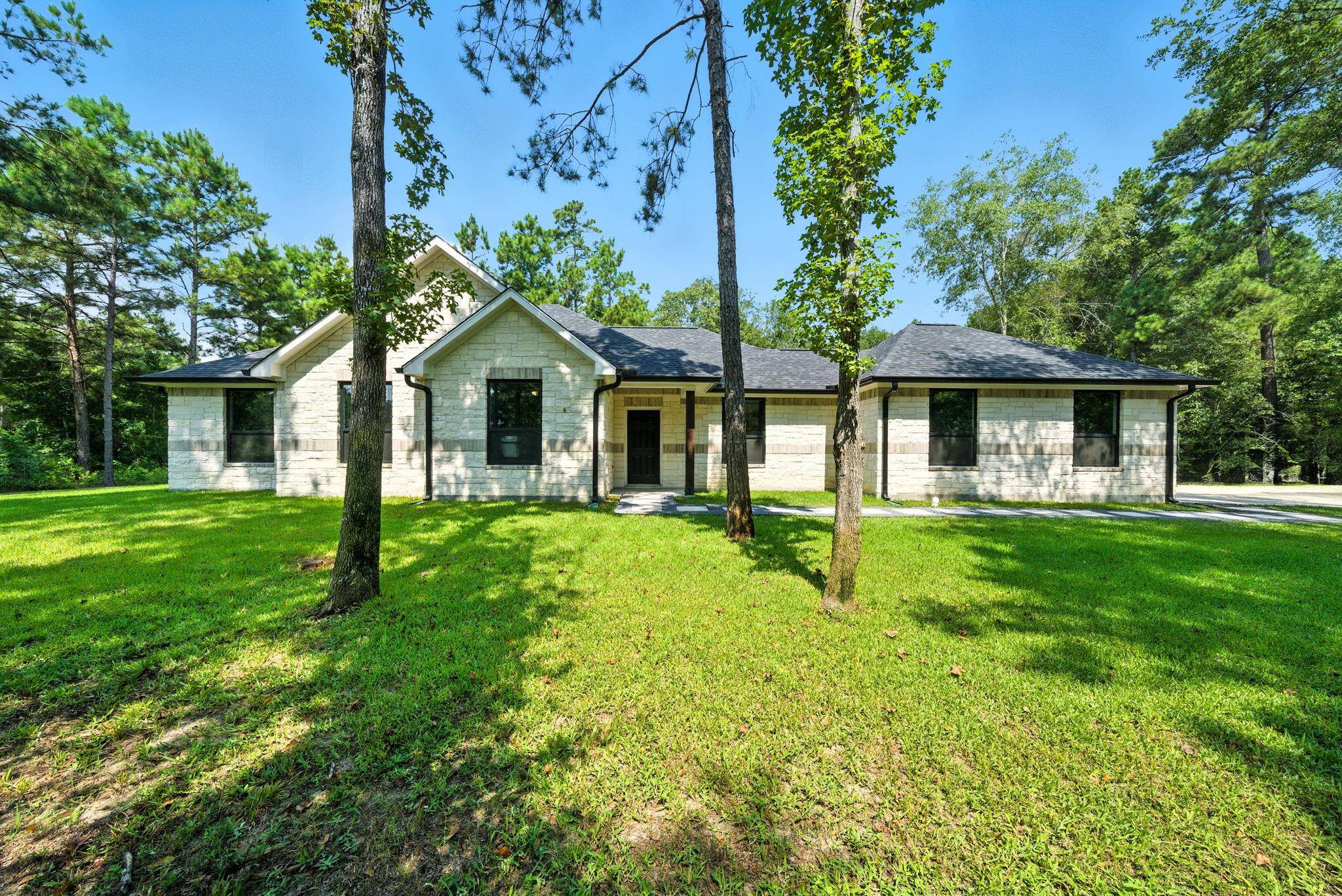 105 Rim Rock RD, Huntsville, TX 77340