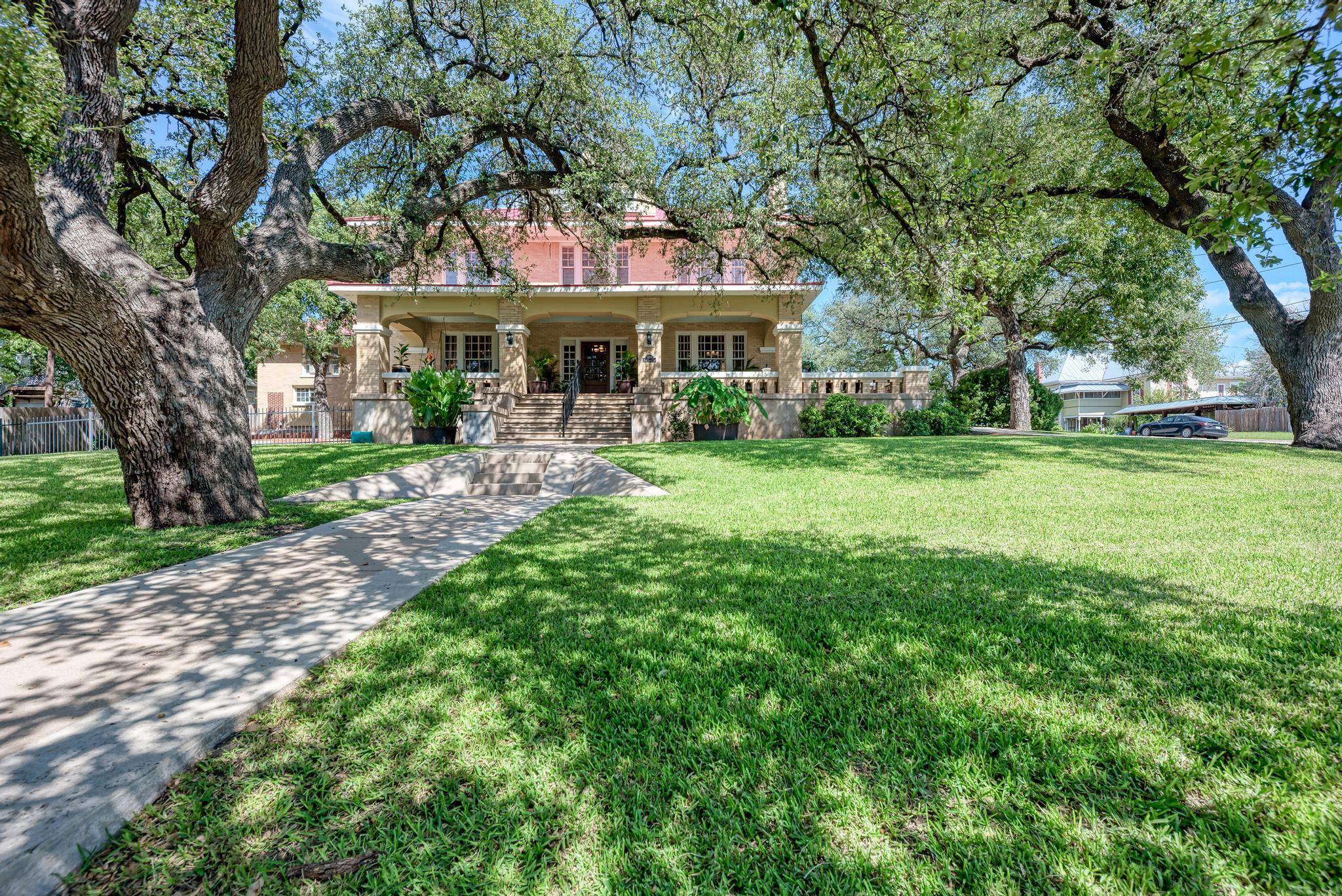 401 W 4th ST, Lampasas, TX 76550