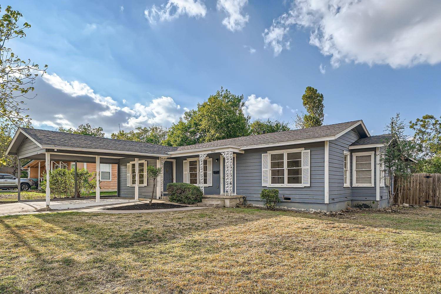 702 Otis ST, Taylor, TX 76574