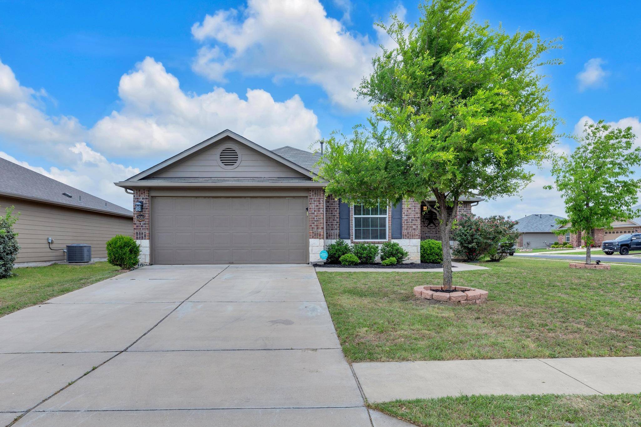 702 Luna Vista DR, Hutto, TX 78634