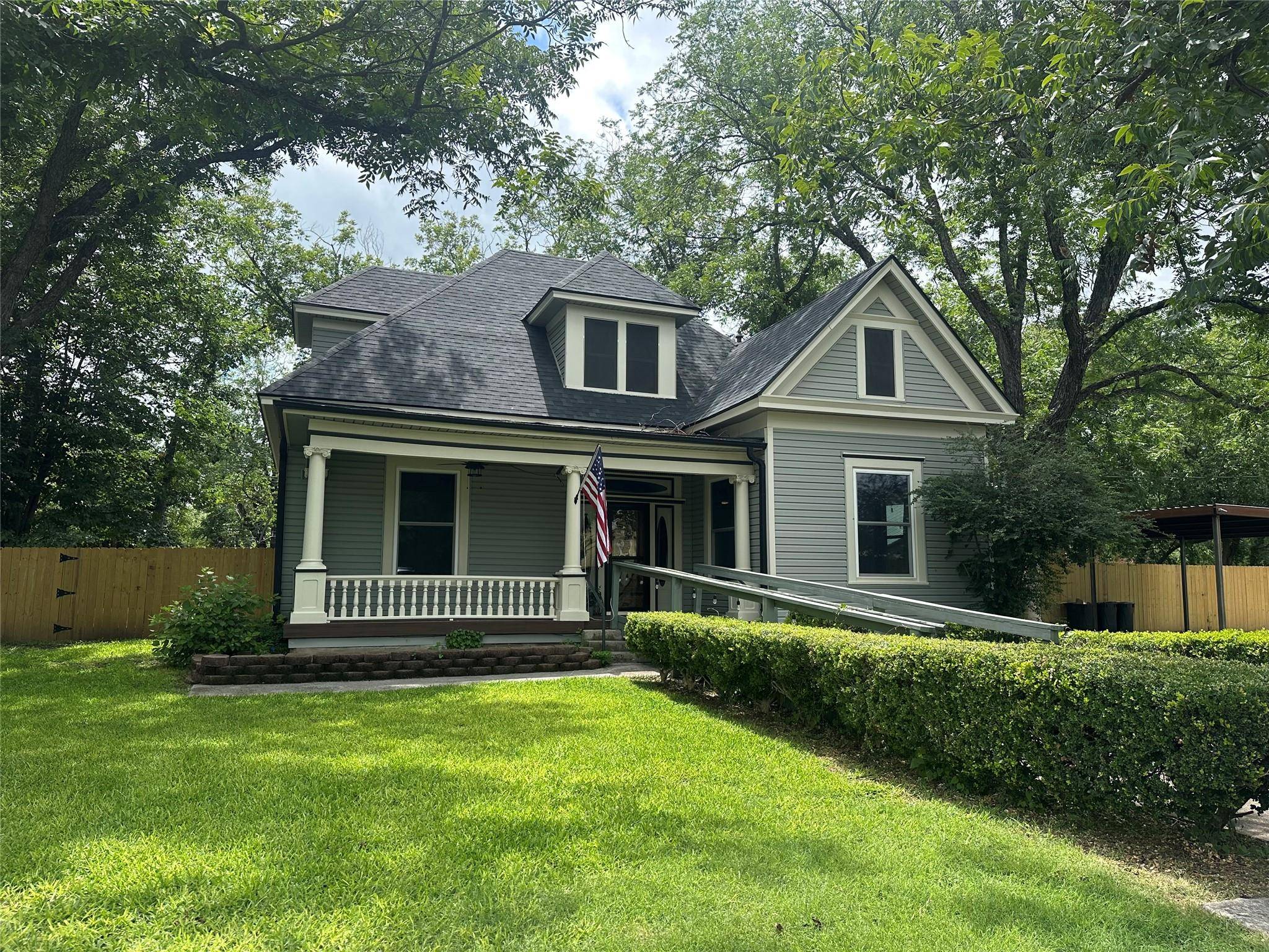 508 S Walnut ST, Lampasas, TX 76550