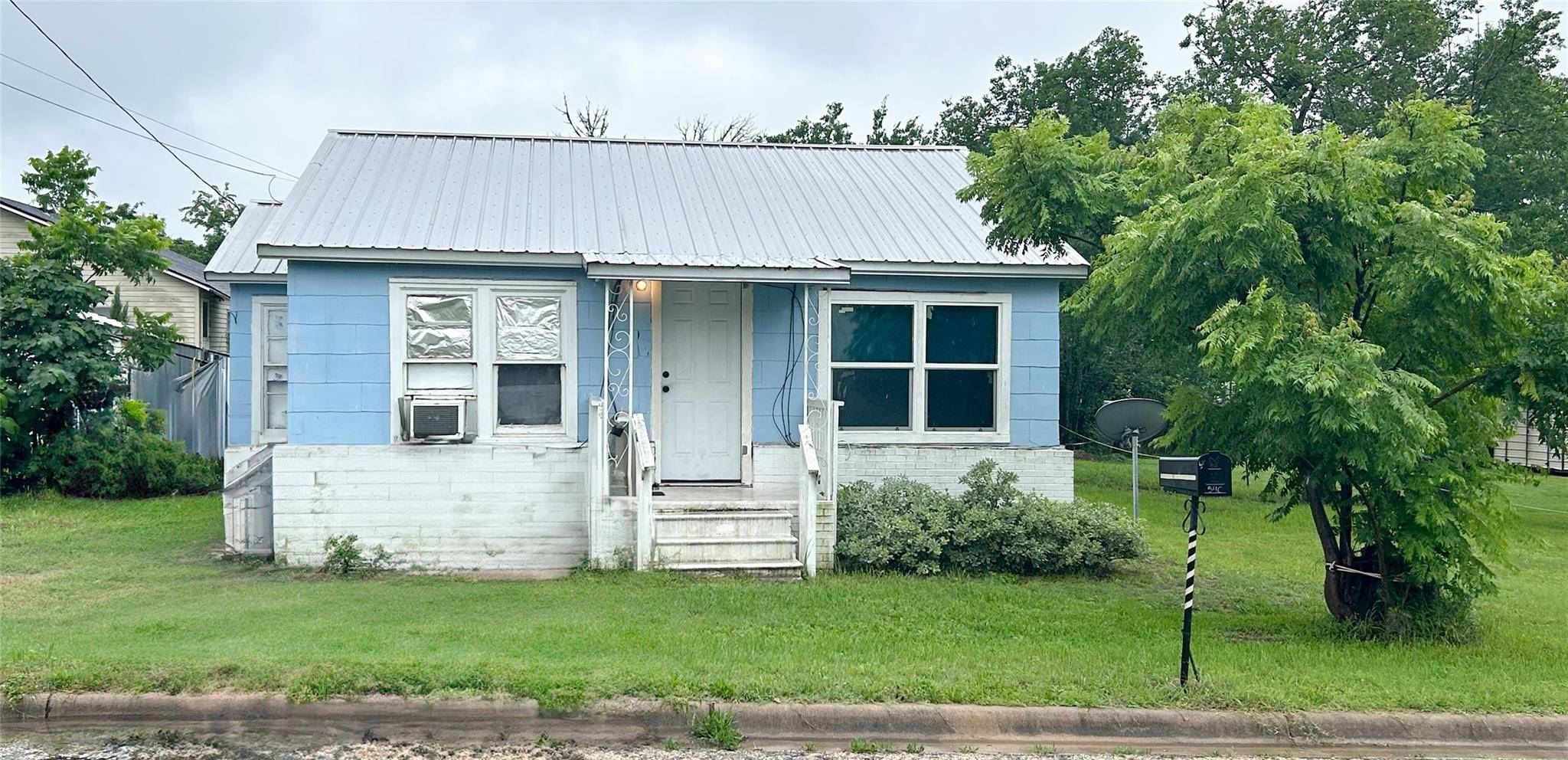 540 W Hempstead ST, Giddings, TX 78942
