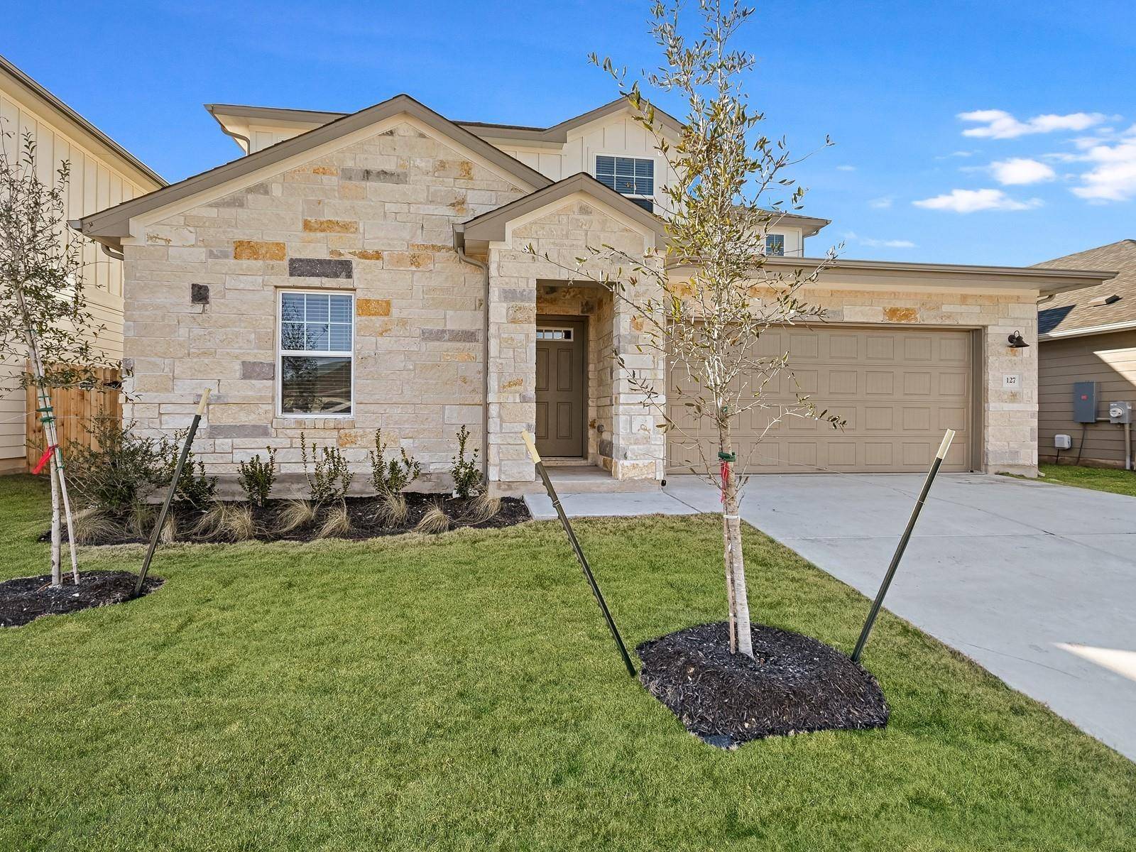 127 Greenspire LN, Hutto, TX 78634