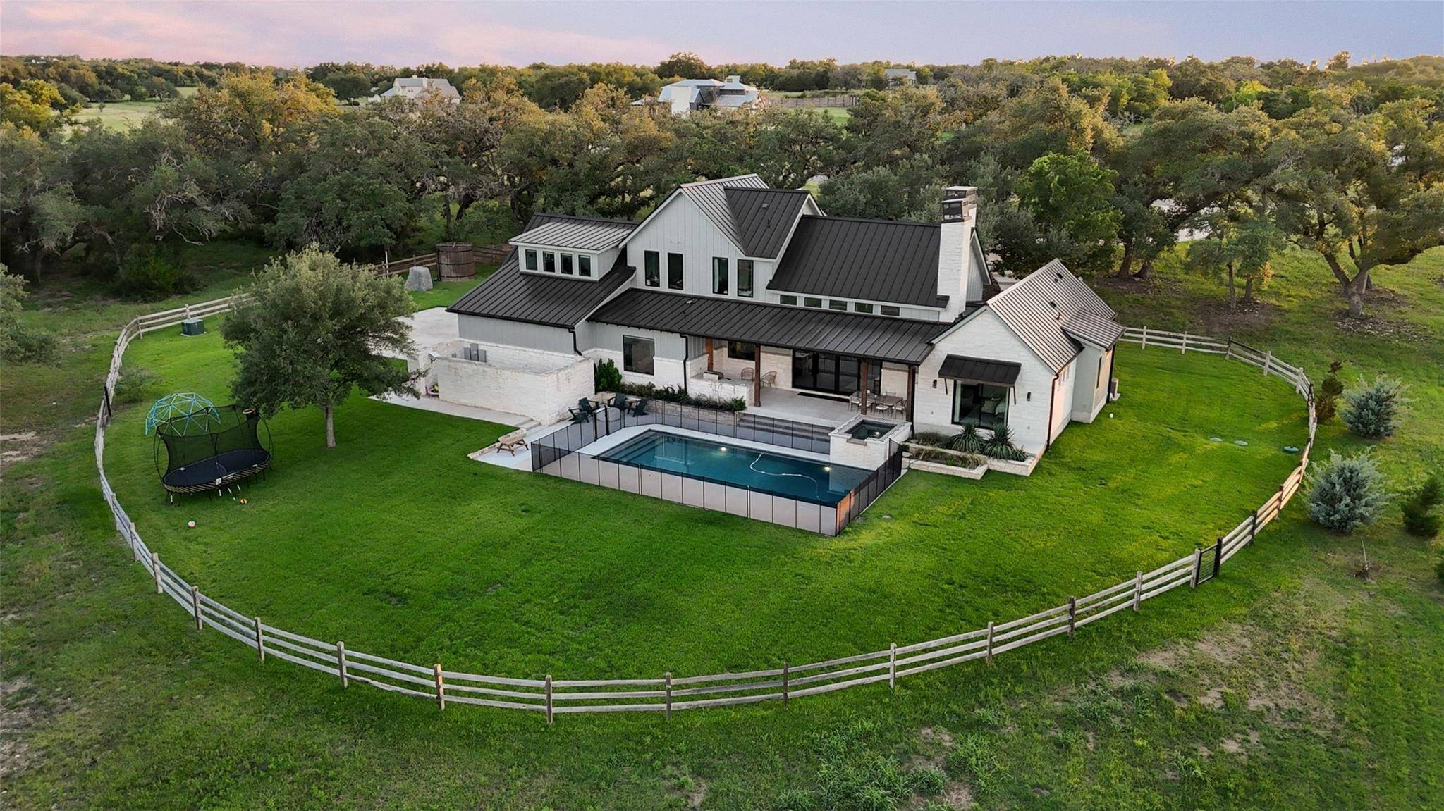 191 Flat Creek TRL, Wimberley, TX 78676