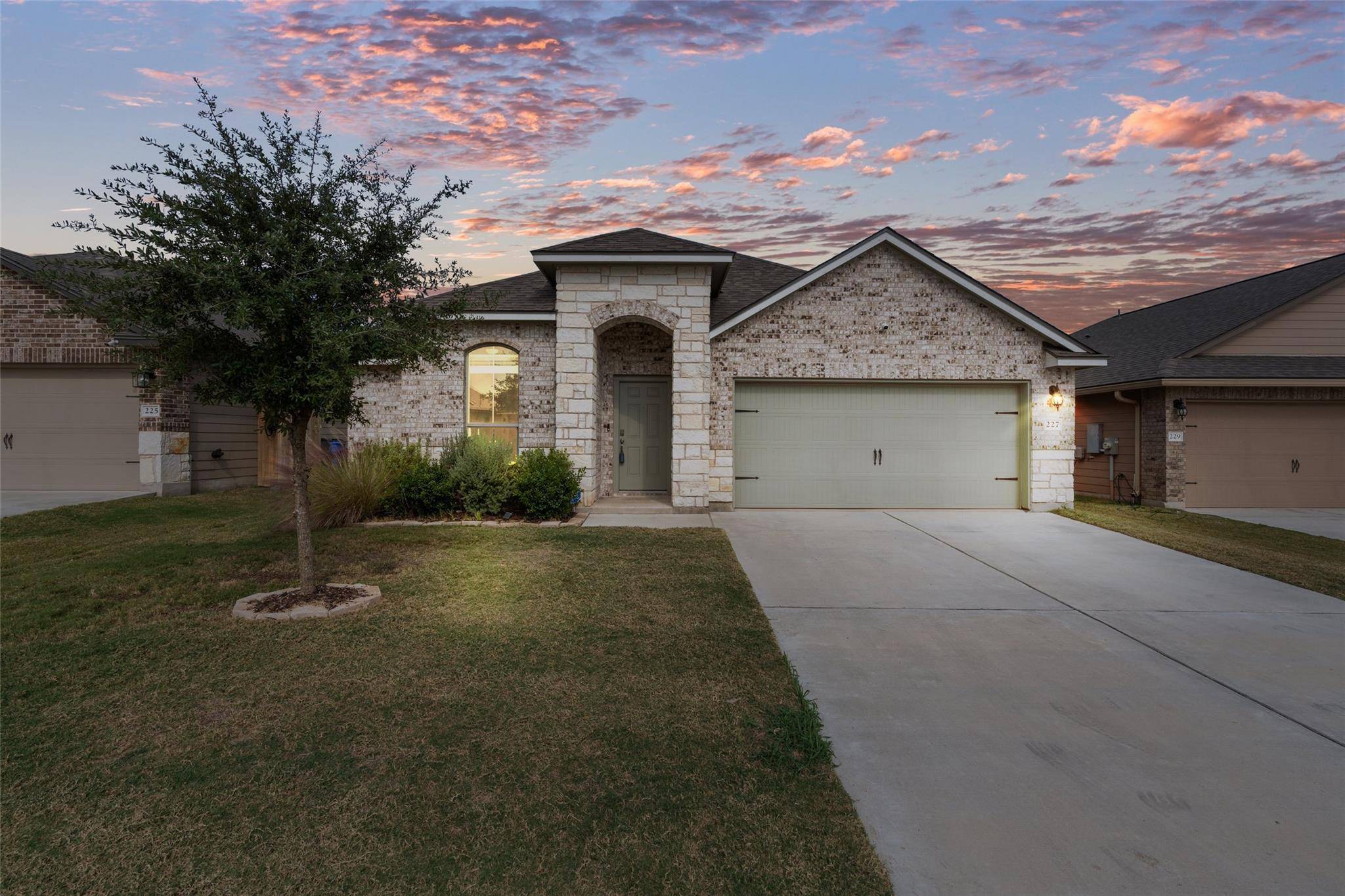 227 Reagor DR, Taylor, TX 76574