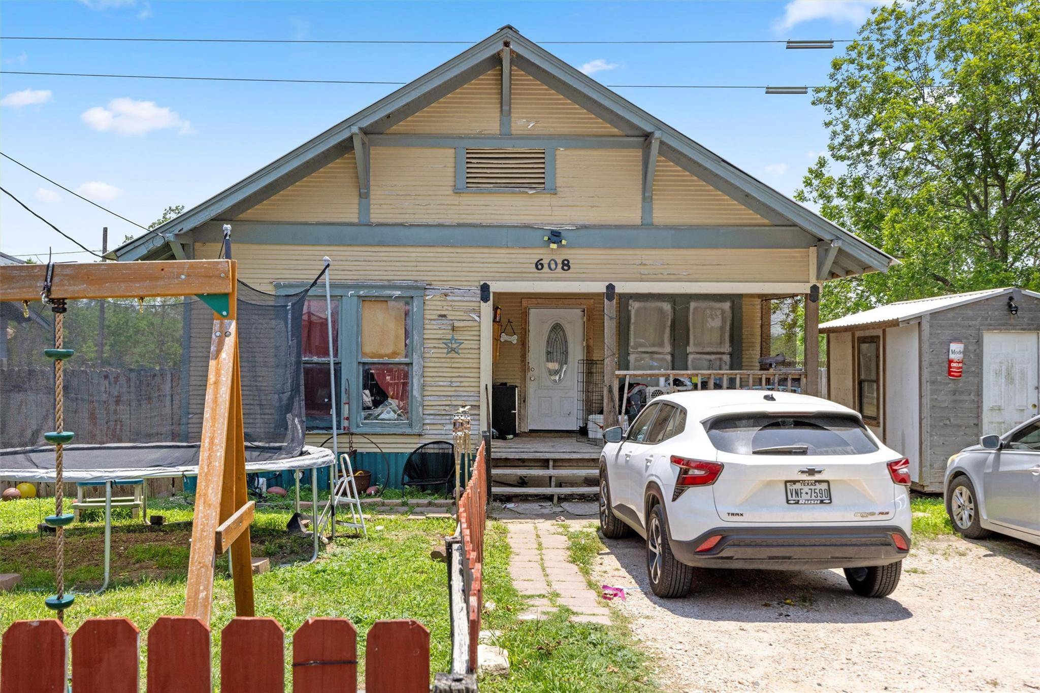 608 E Pecan ST, Taylor, TX 76574