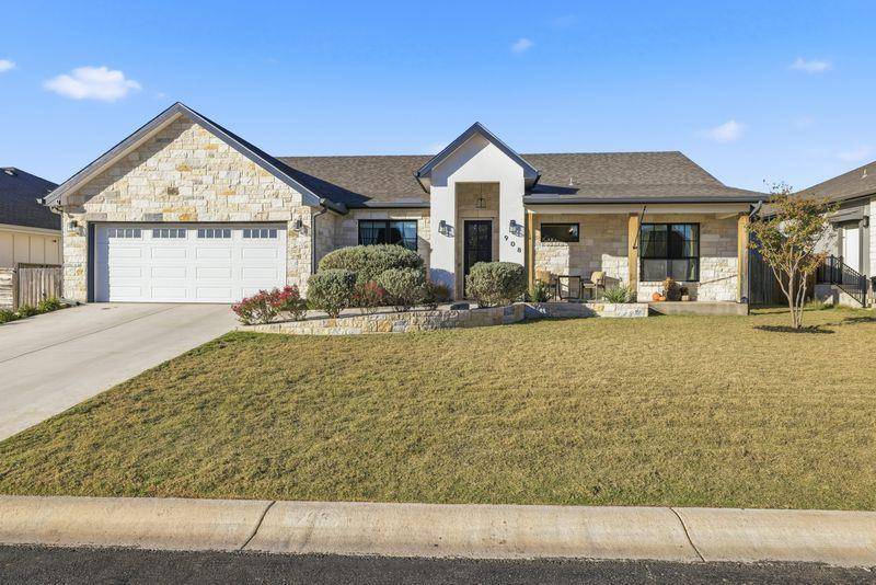 908 Smokey Oak DR, Fredericksburg, TX 78624