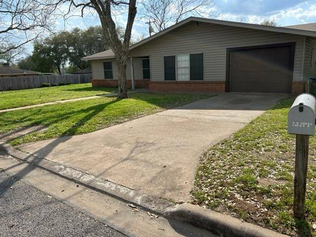 722 Peck ST, Shiner, TX 77984