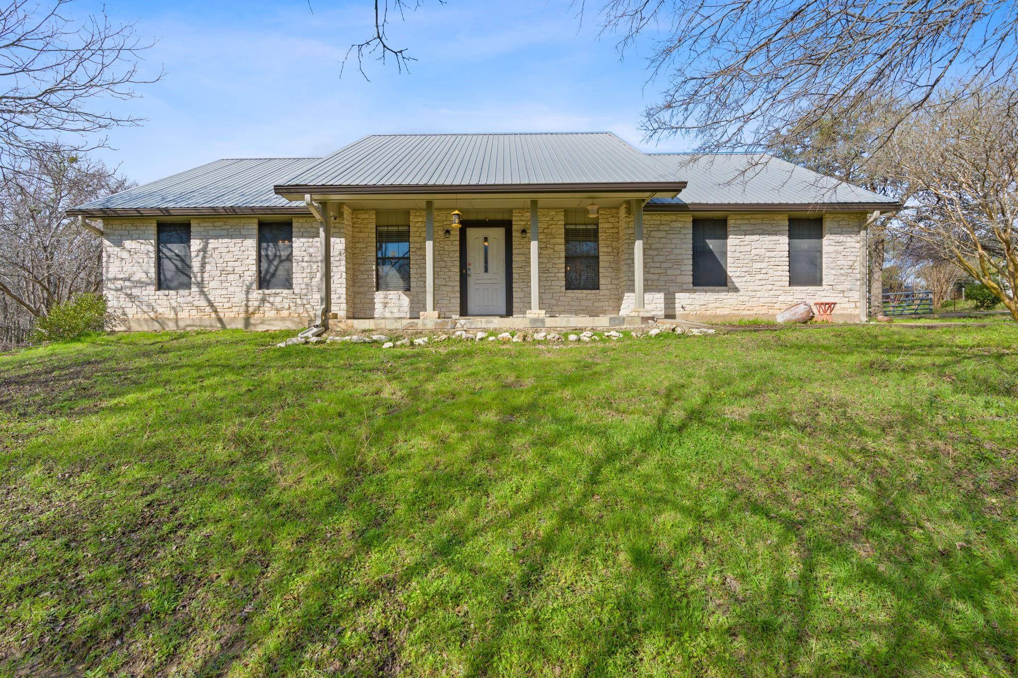 601 Oakwood DR, Buda, TX 78610