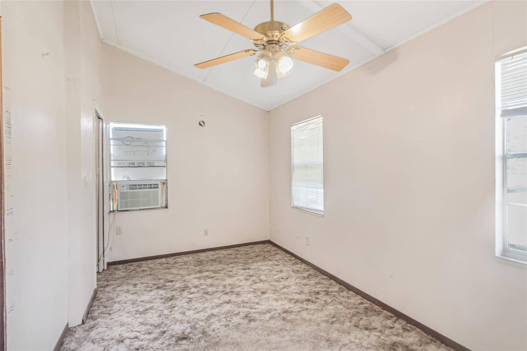 103 Leaning Oaks ST, Somerville, TX 77879