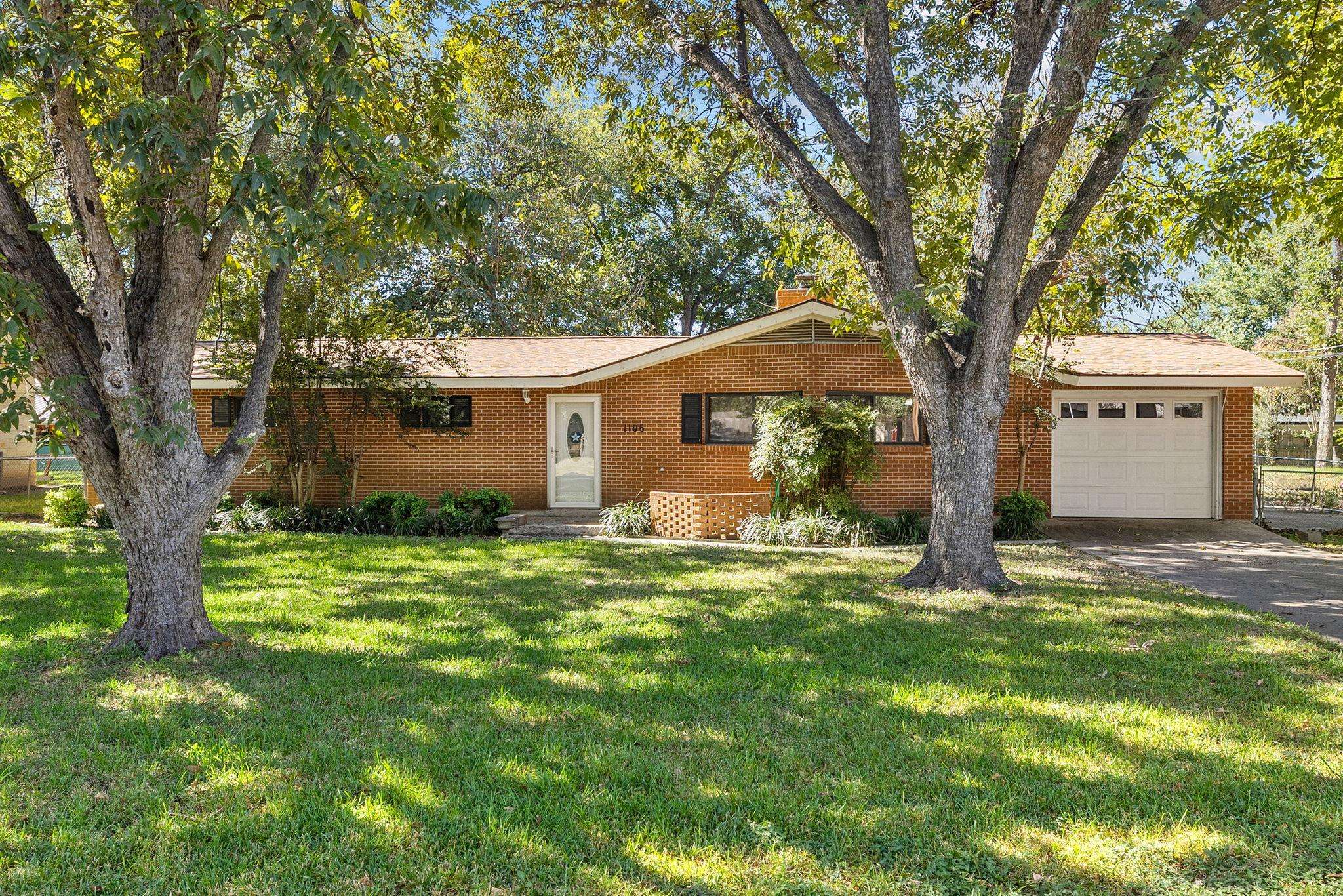 1106 Live Oak DR, Marble Falls, TX 78654