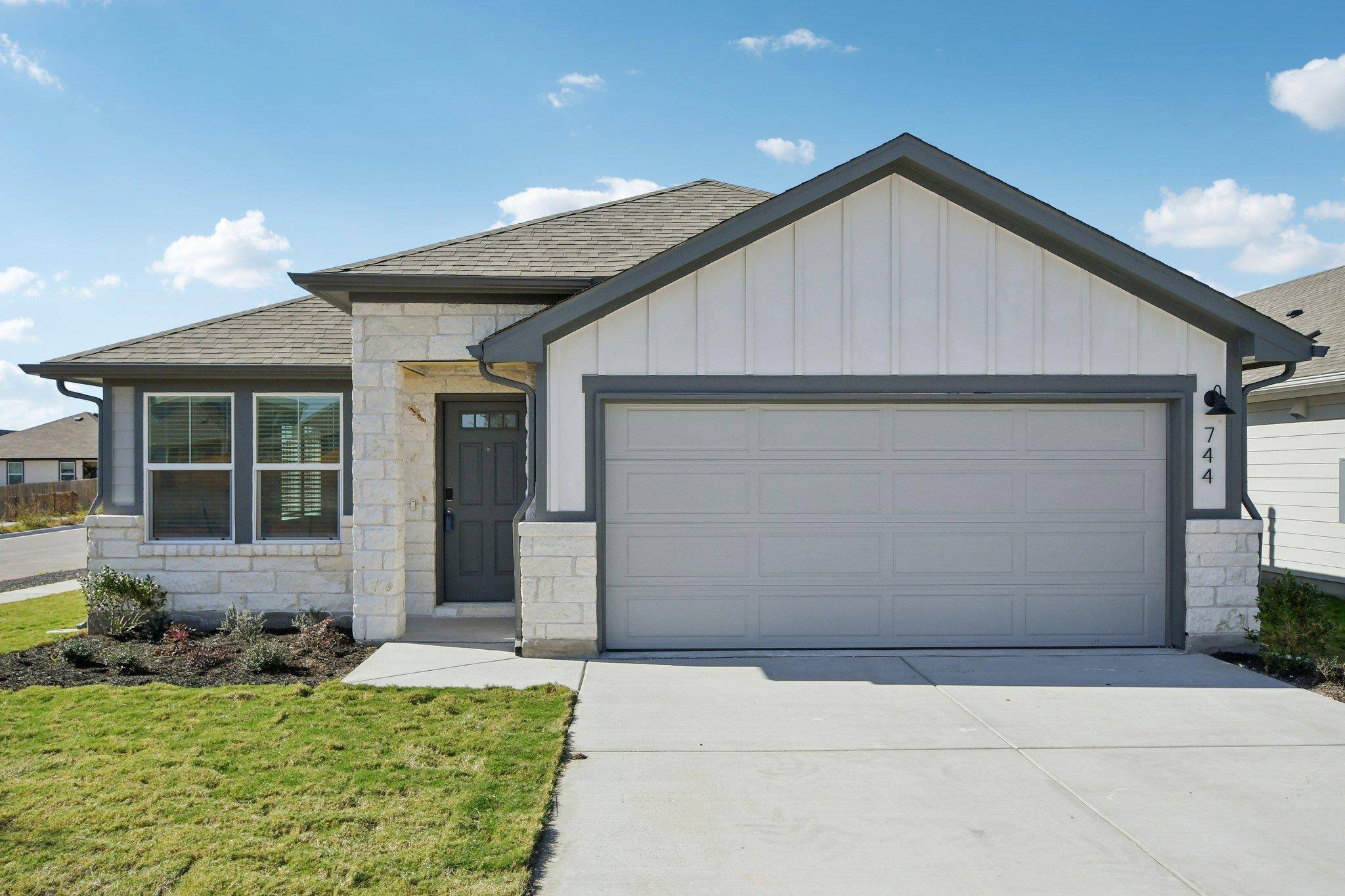 744 Universal DR, Hutto, TX 78634