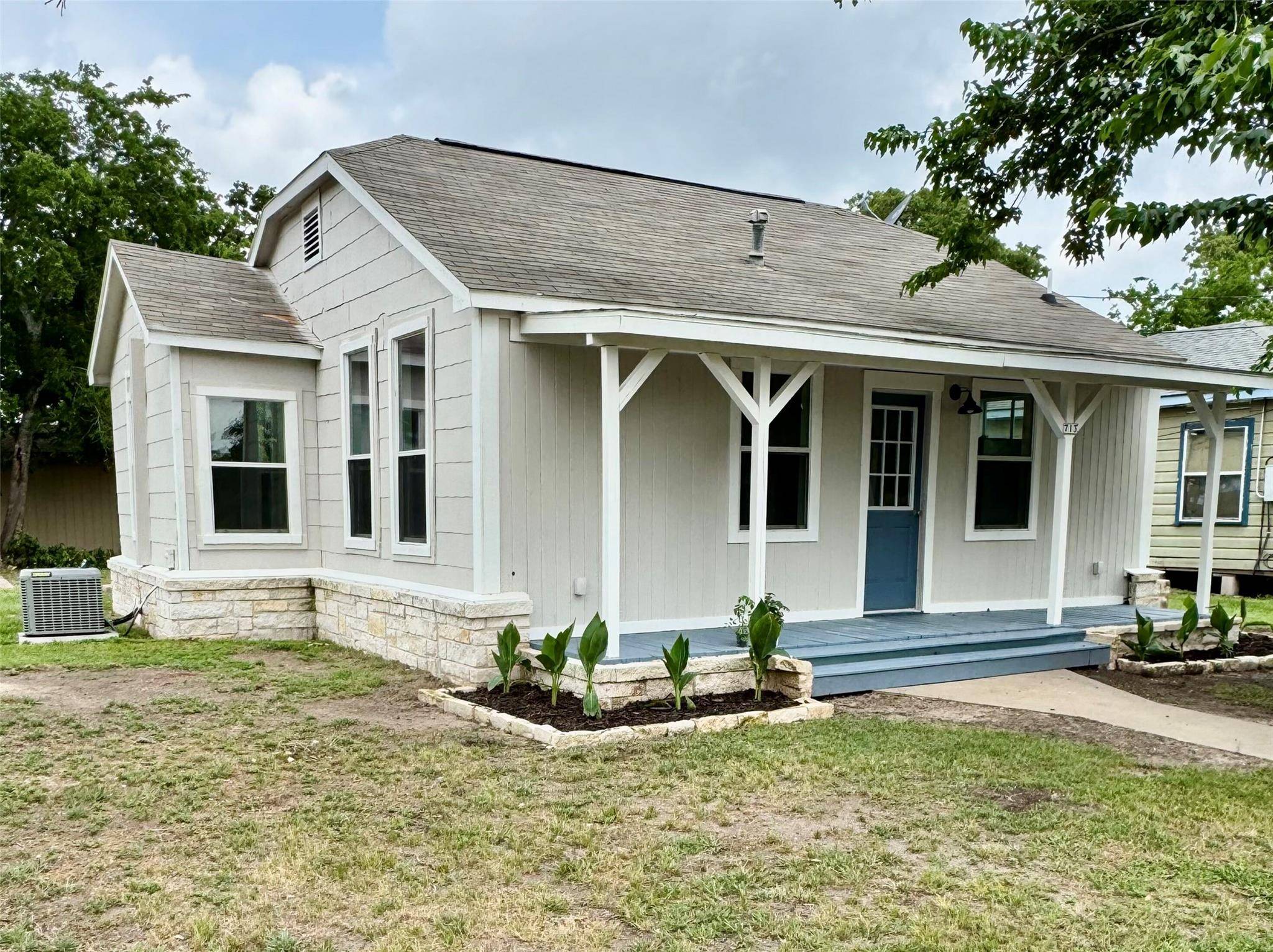 713 N Polk ST, Giddings, TX 78942