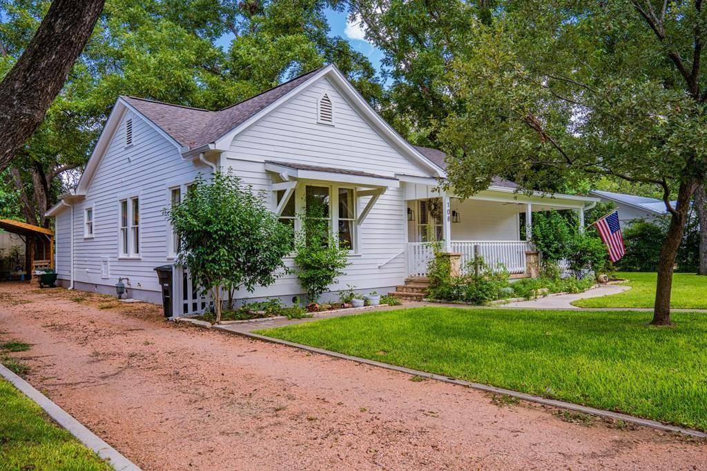 108 W Morse ST, Fredericksburg, TX 78624