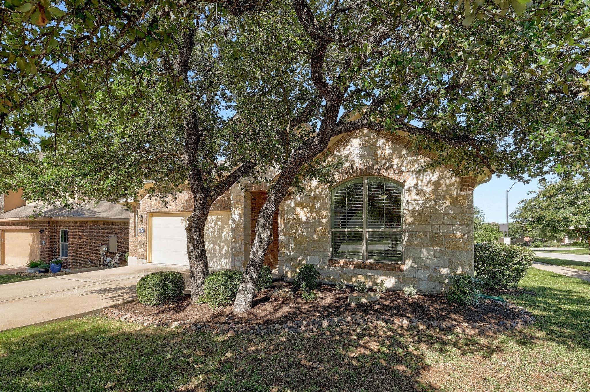 1200 Falling Hills DR, Georgetown, TX 78628