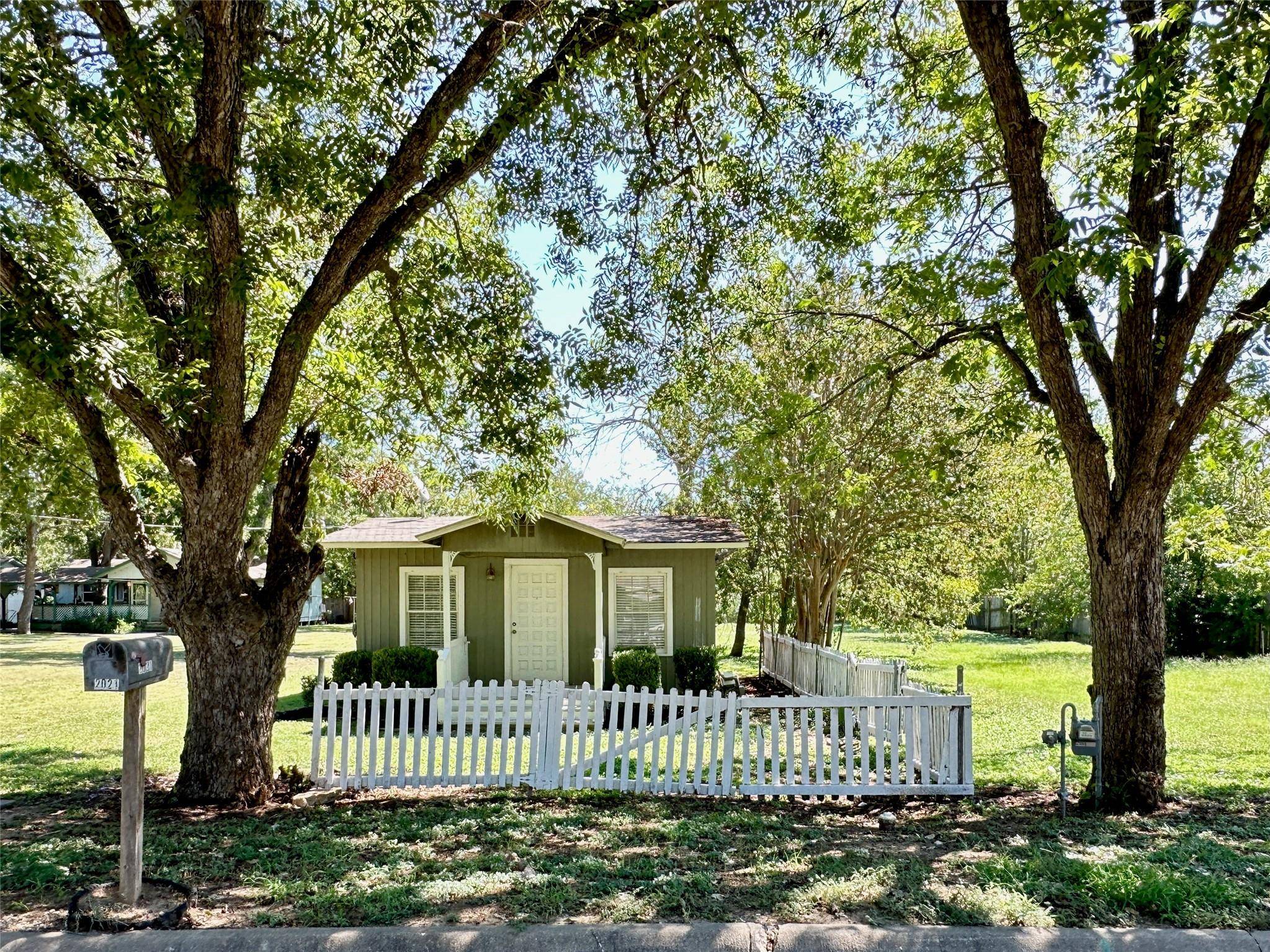 2021 Pecan ST, Bastrop, TX 78602